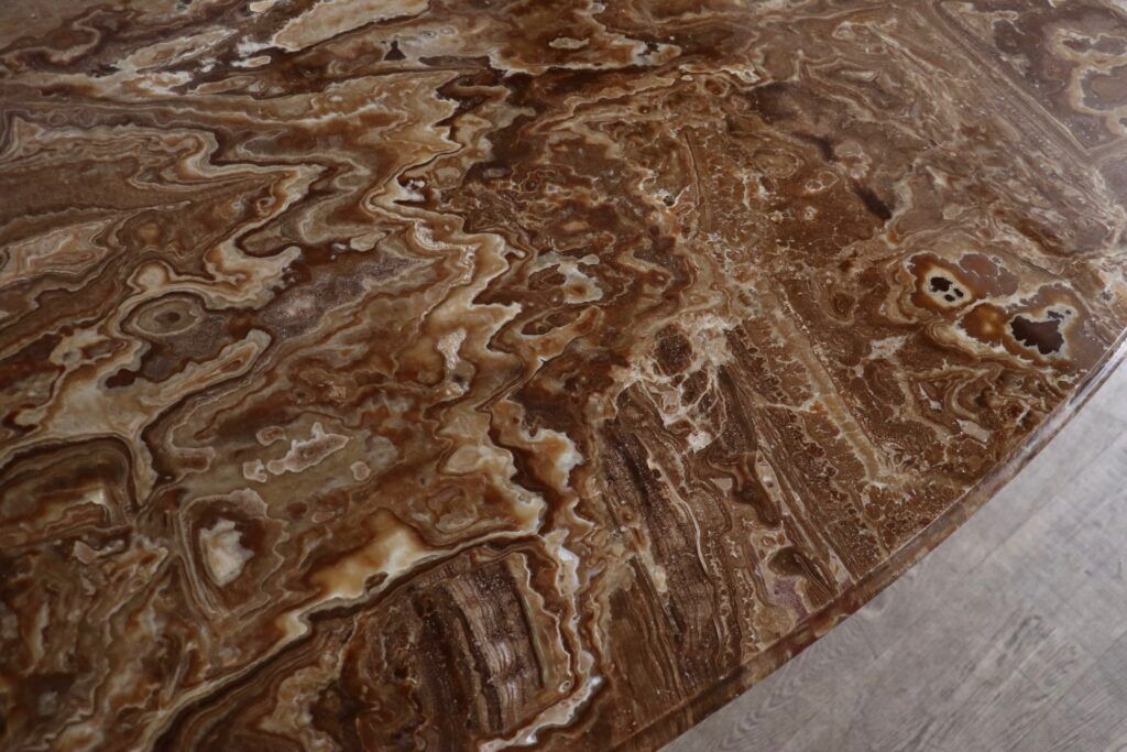 Oval onyx marble dining table by Angelo Mangiarotti, Italy, 1970s
