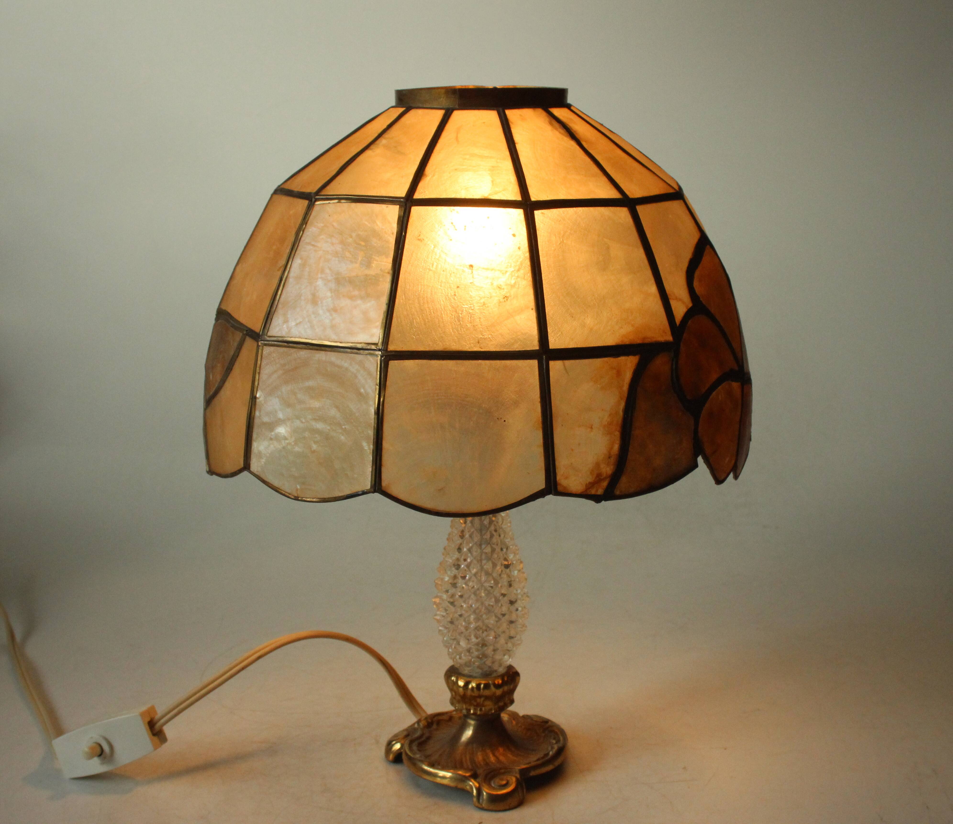 Mid Century handmade table lamp Tiffany Style, made of  mother of pearl, glass and metal, vintage