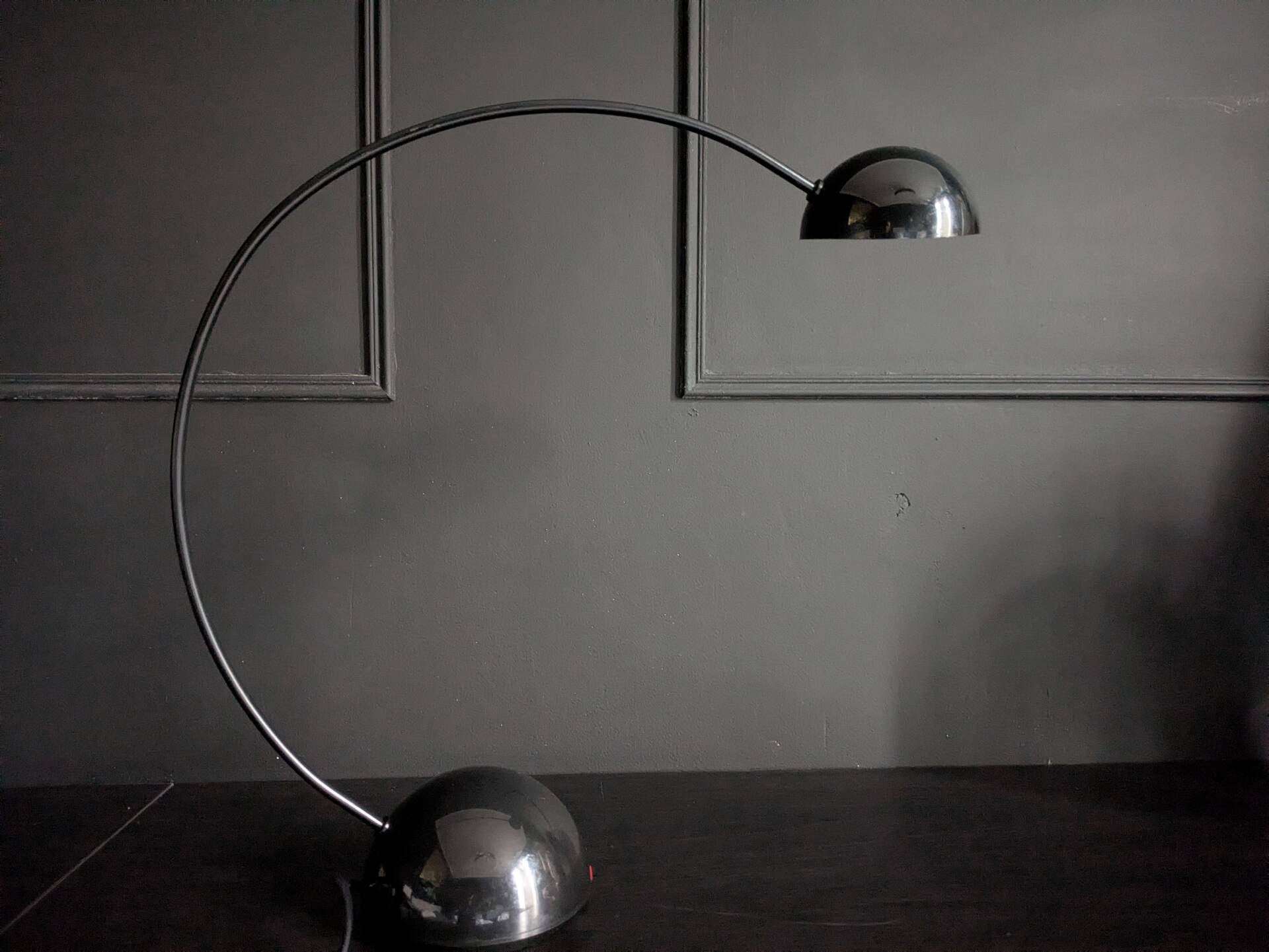 Vintage arched desk lamp by Lacri, Italian Space Age design (70s/80s)