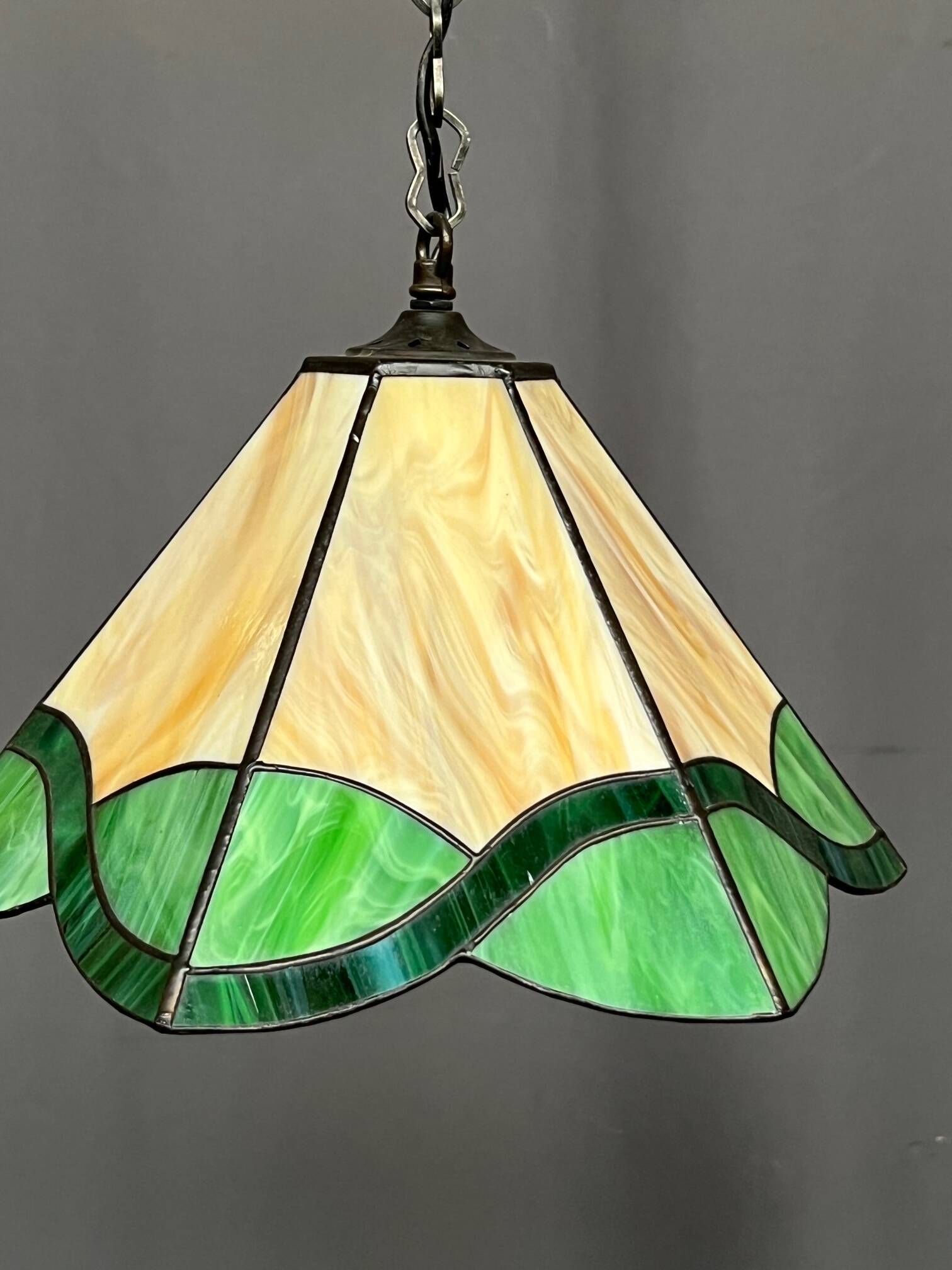 Lustre de style Tiffany. Vitrail.