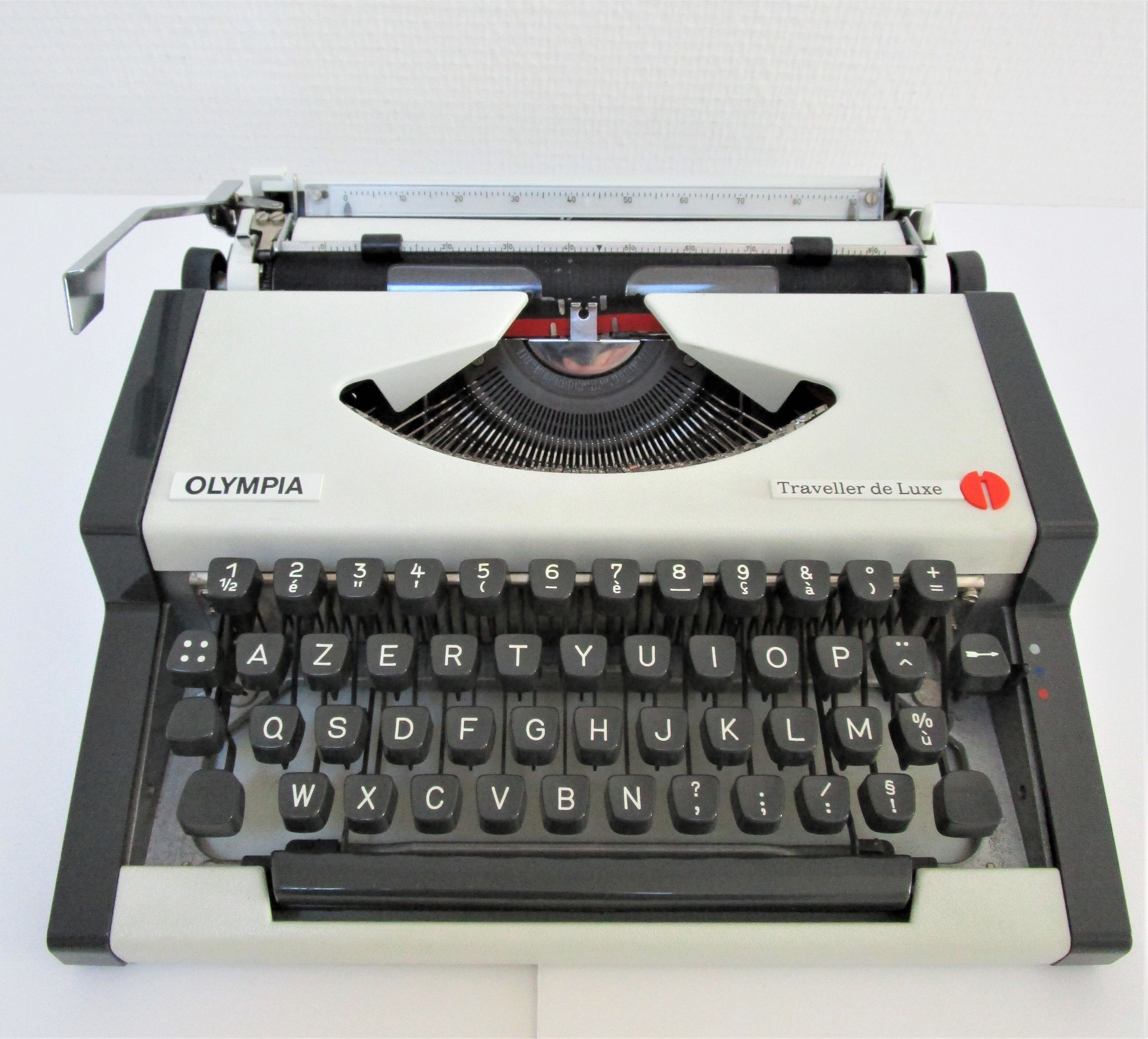 Olympia traveller typewriter luxury 70s