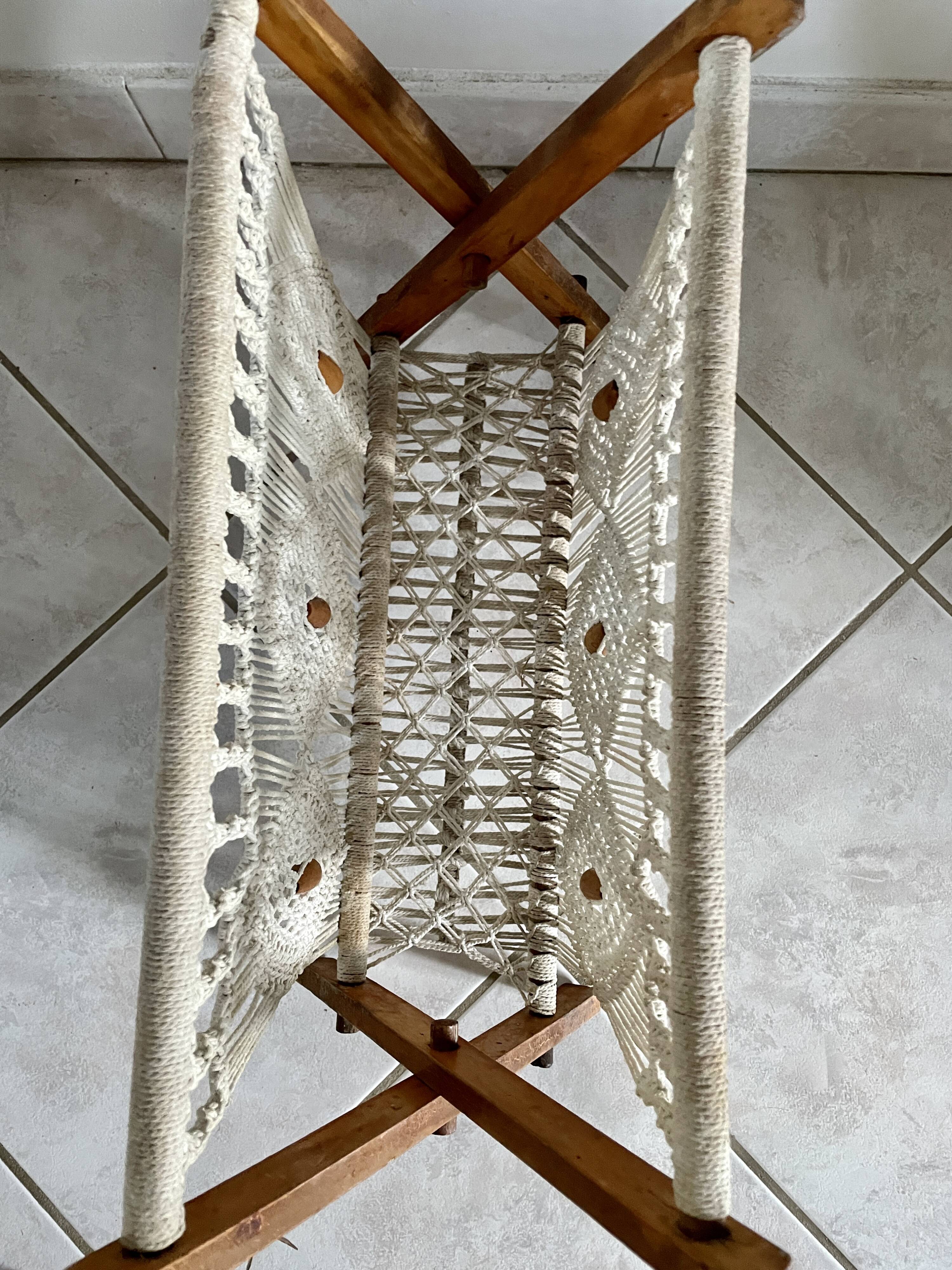 Porte-revue macramé et perles de bois