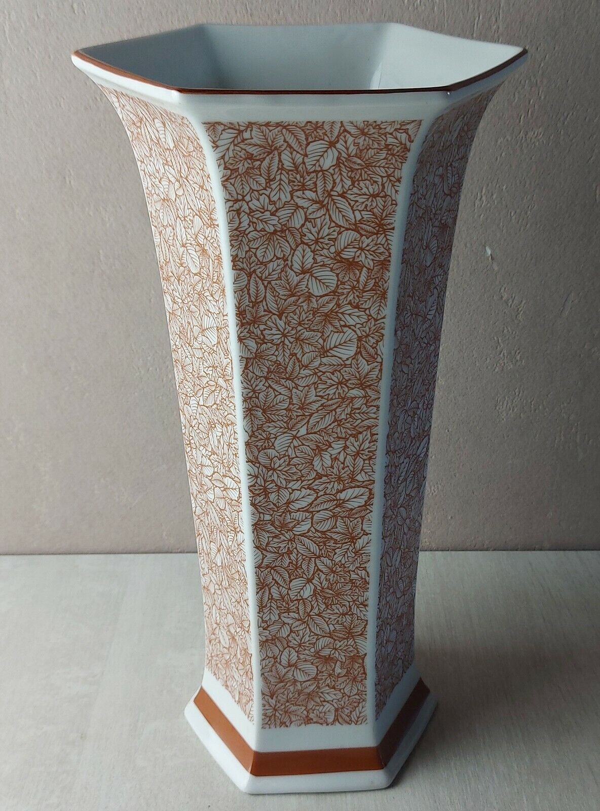 Ceramic vase, leaf decoration, royal china seltmann bavaria 3003/30