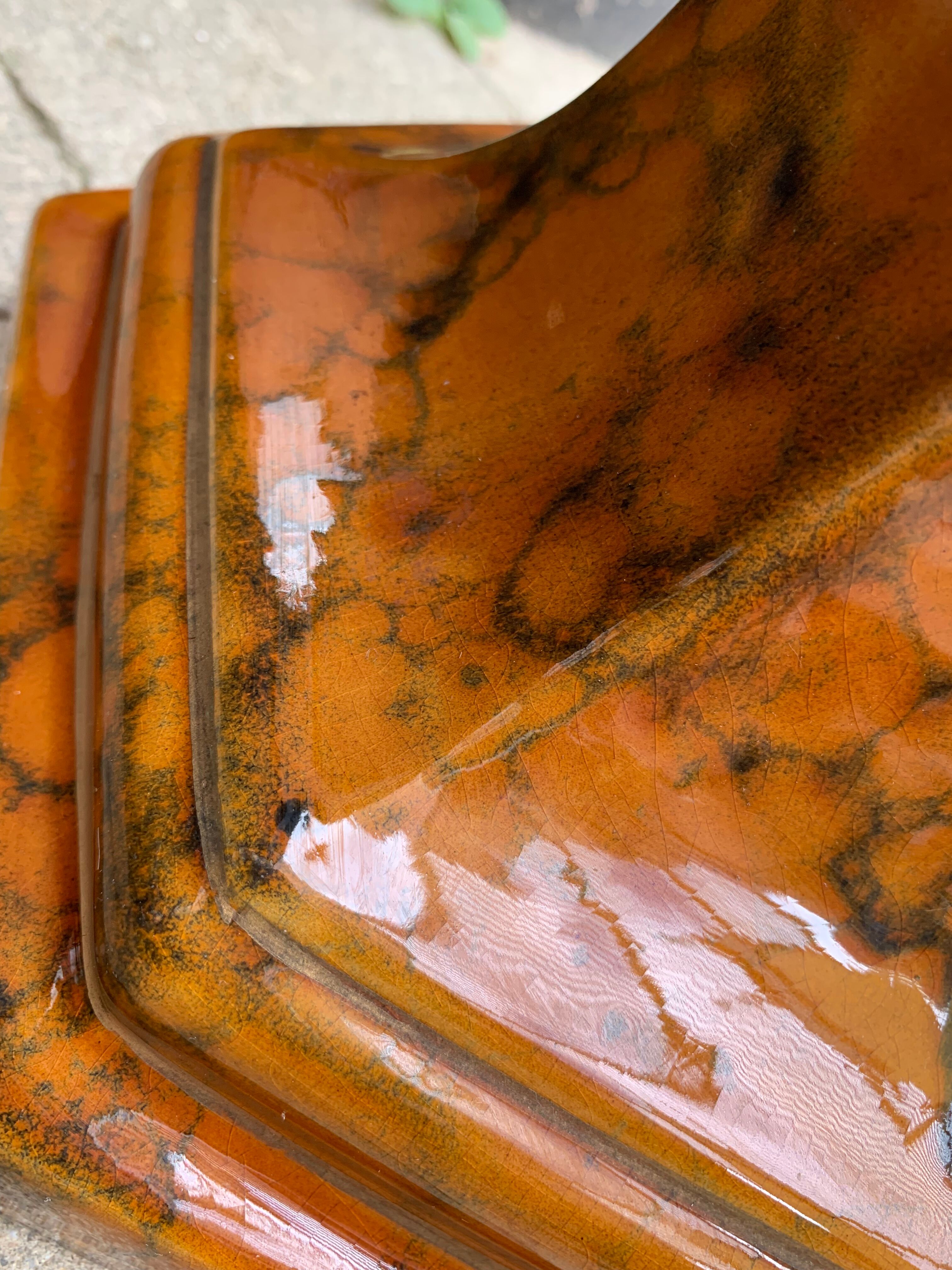 Column wears vintage plant