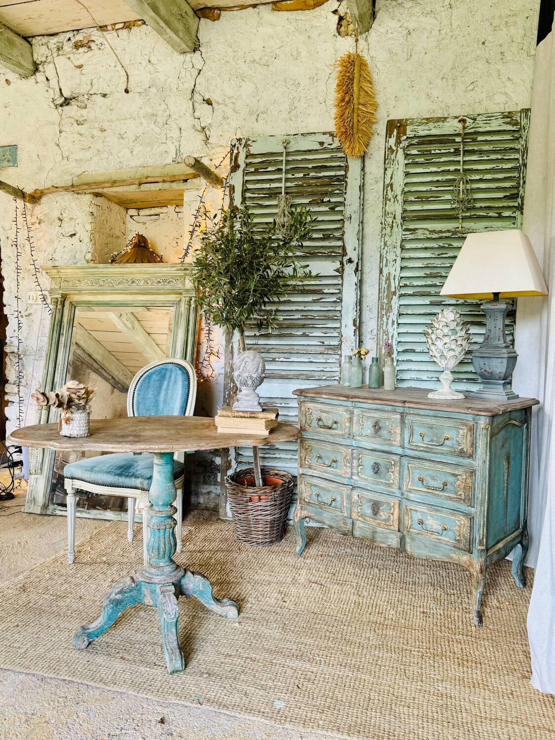 Commode bleu patinée