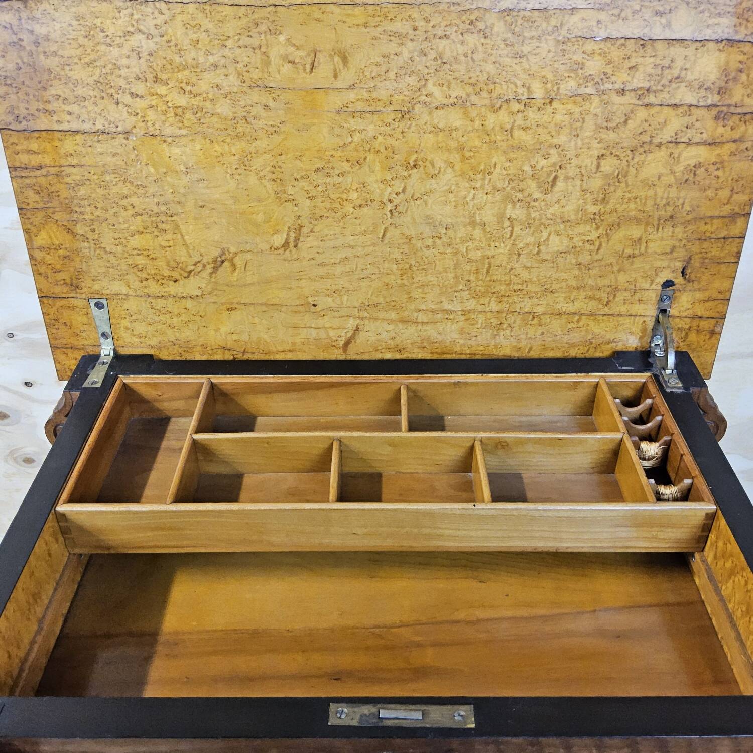 Antique walnut sewing table (19th century) Biedermeier side table