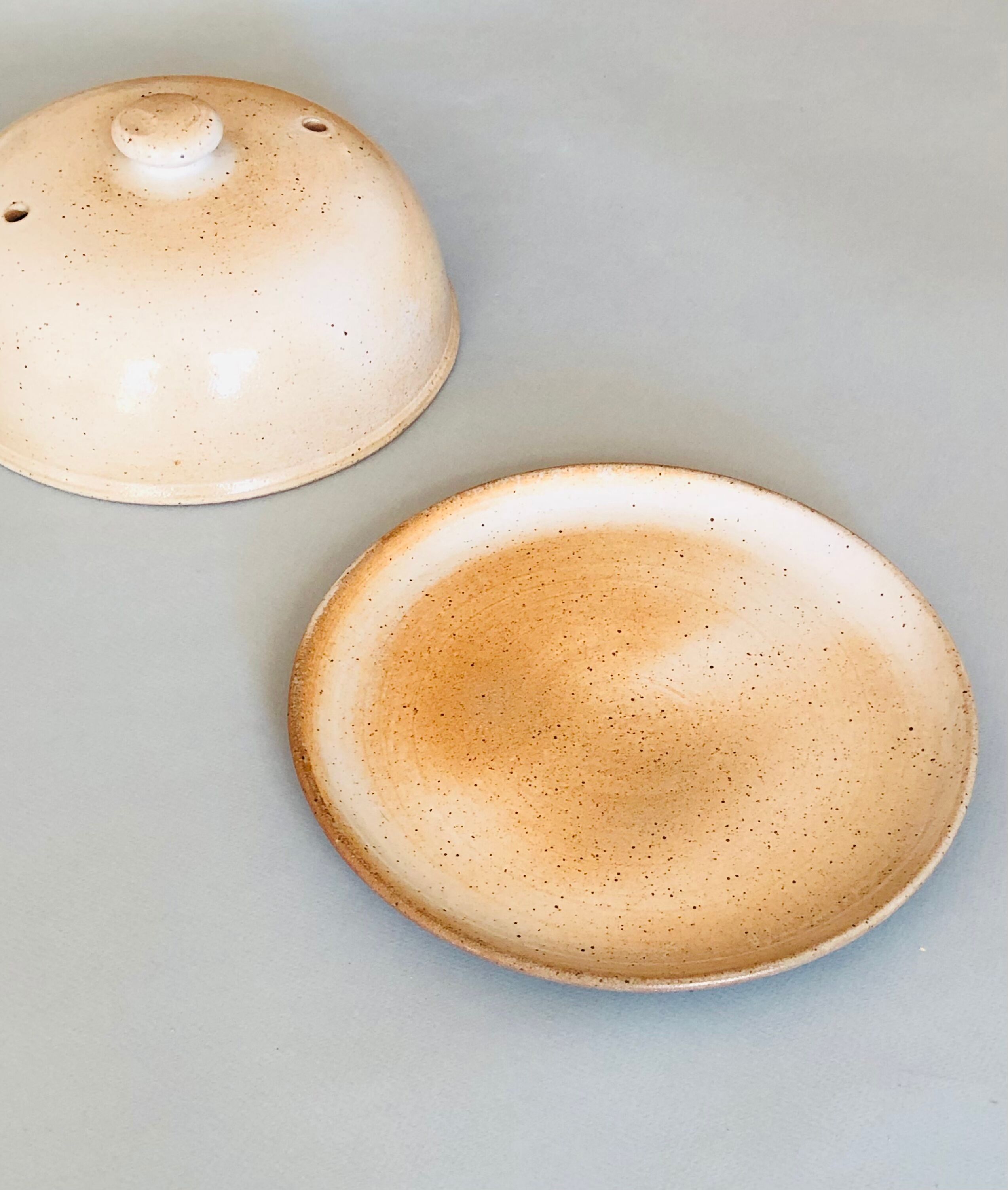 Plateau et cloche à fromage en Grès du Marais