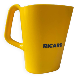 Pichet publicitaire Ricard triangulaire en plastique