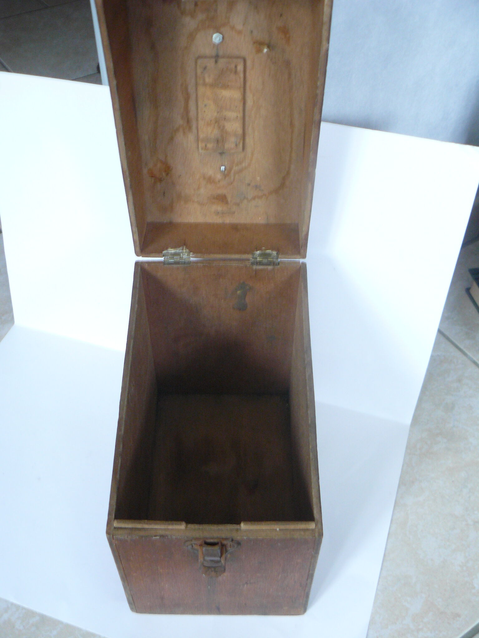 Storage with handle for transport wooden box