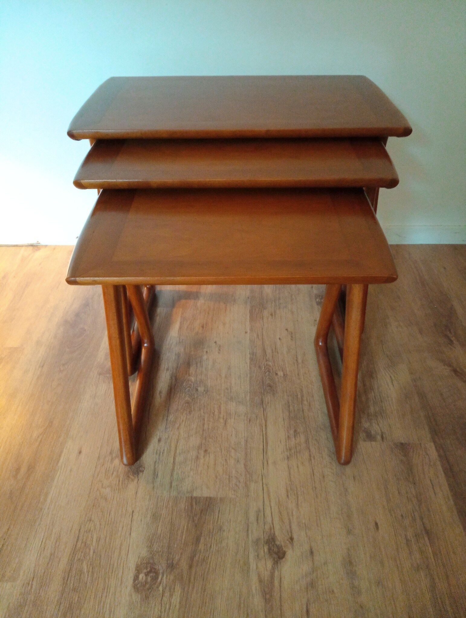 Nesting tables seventies
