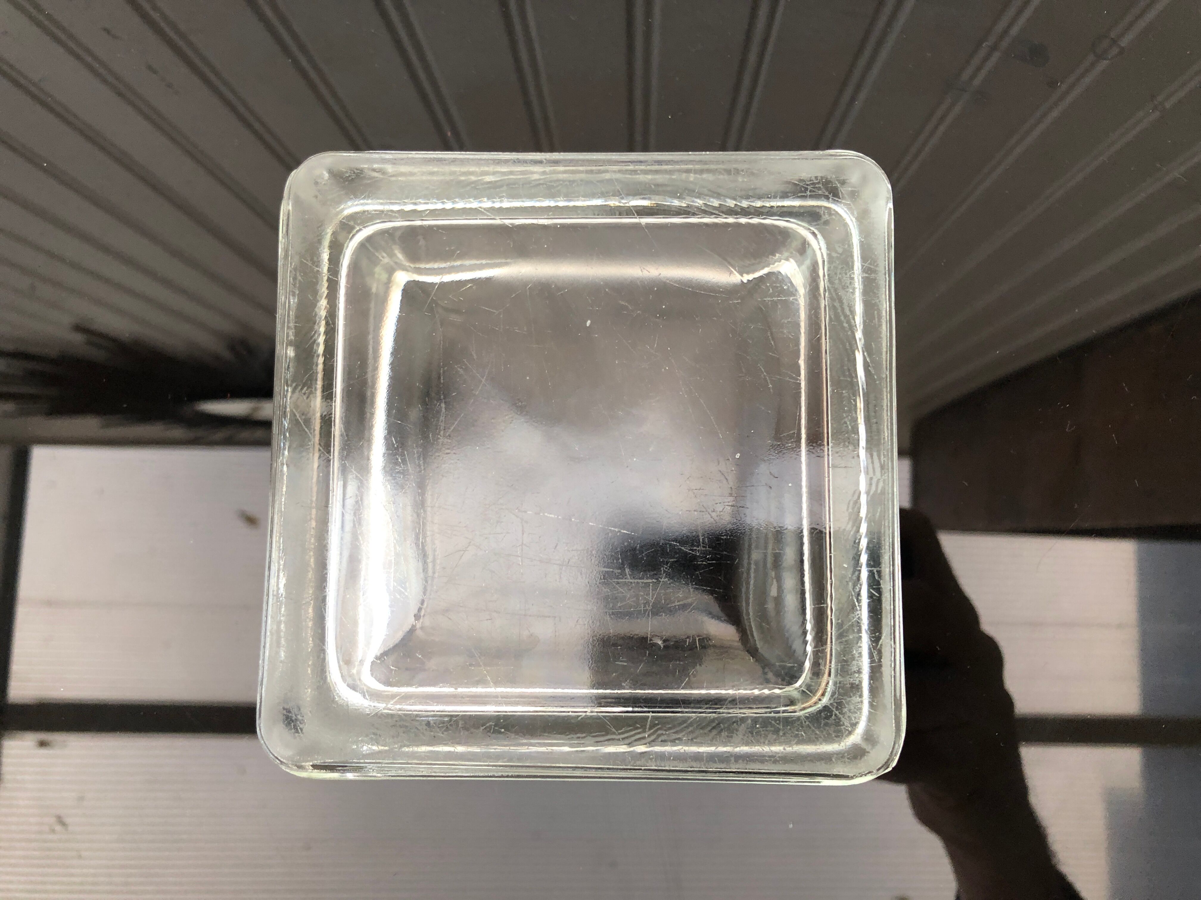 Glass-paved ashtray