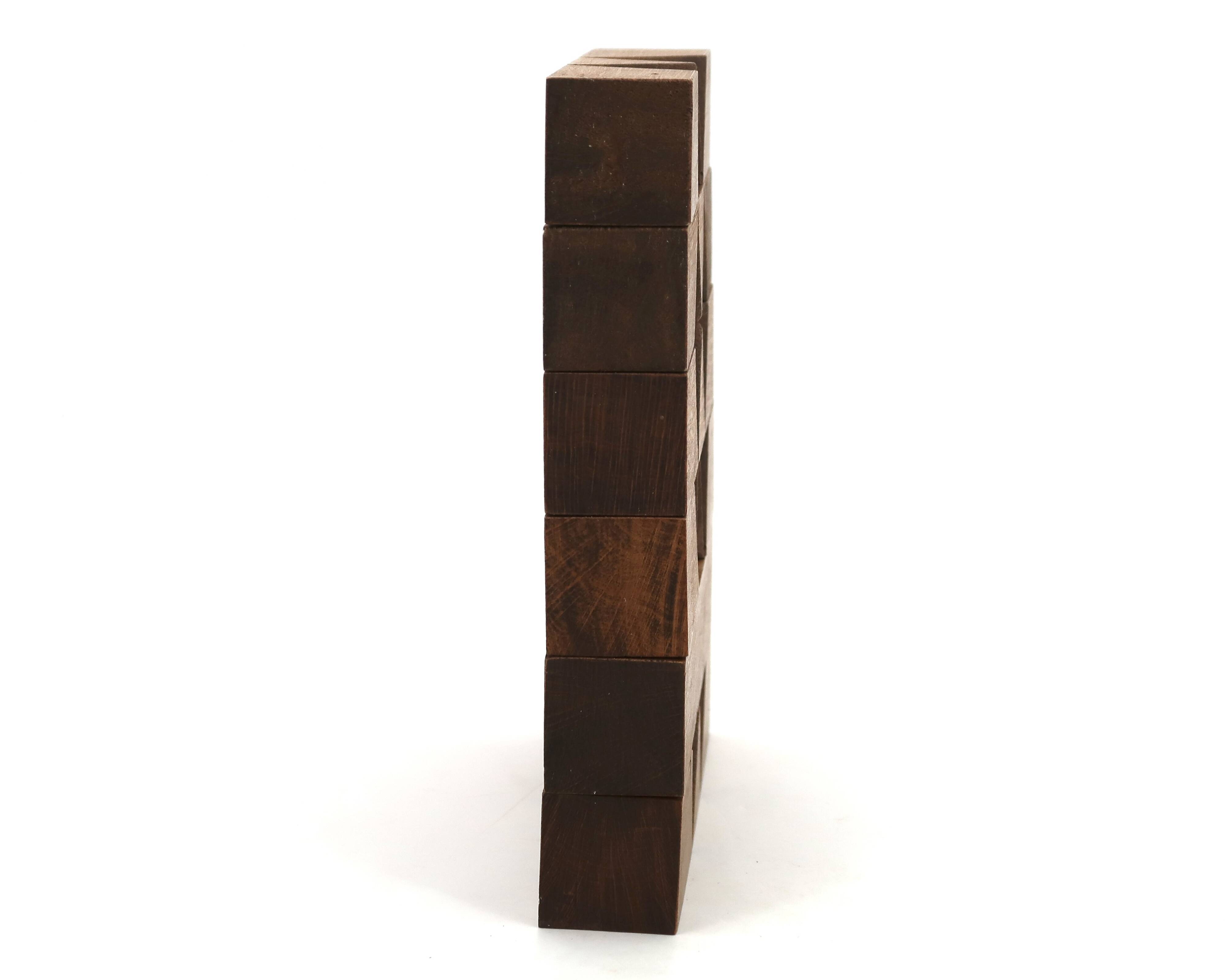 Minimalist and geometric wooden sculpture, 1970s.