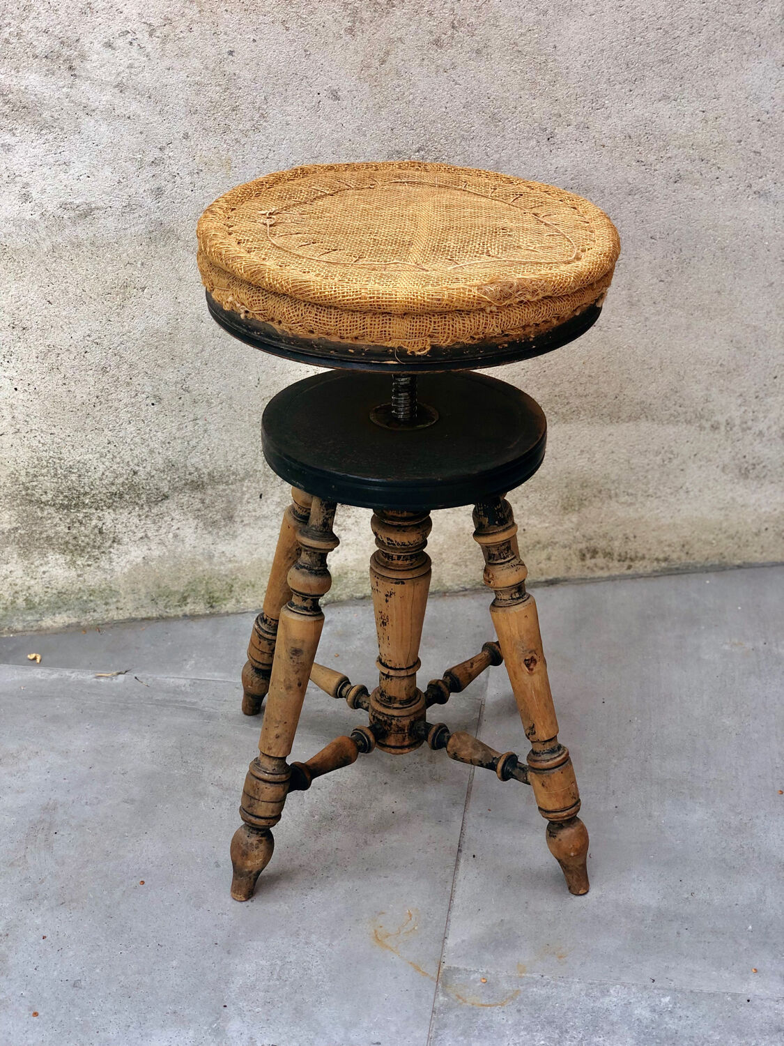 Napoleon 3 piano stool