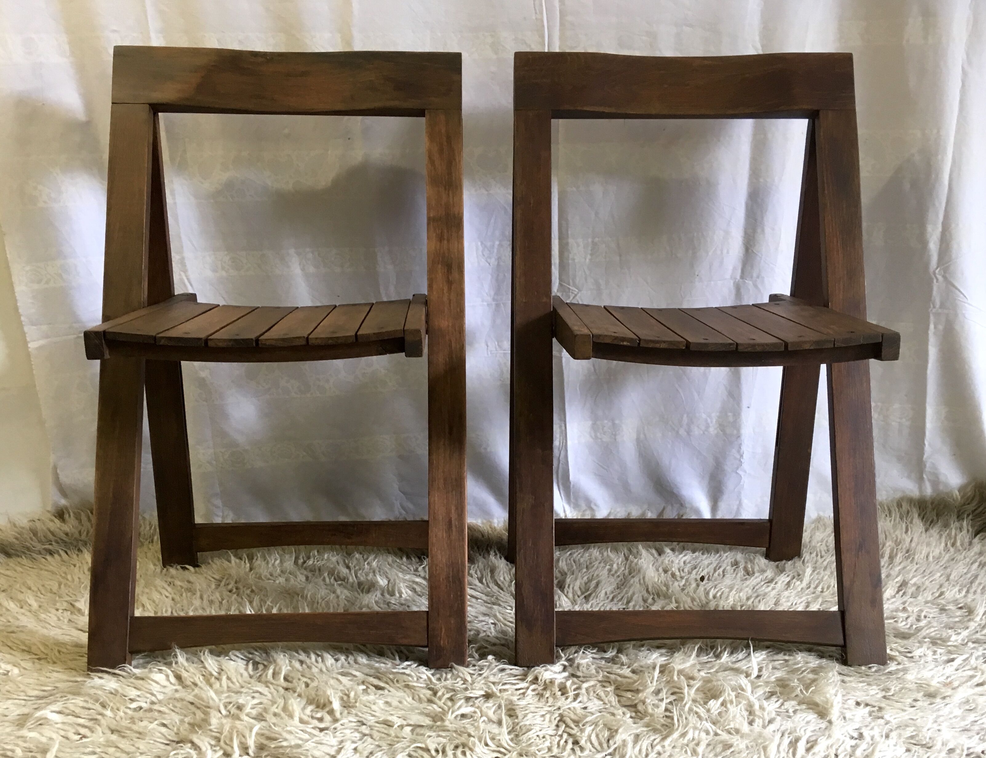 Duo of folding chairs 60s
