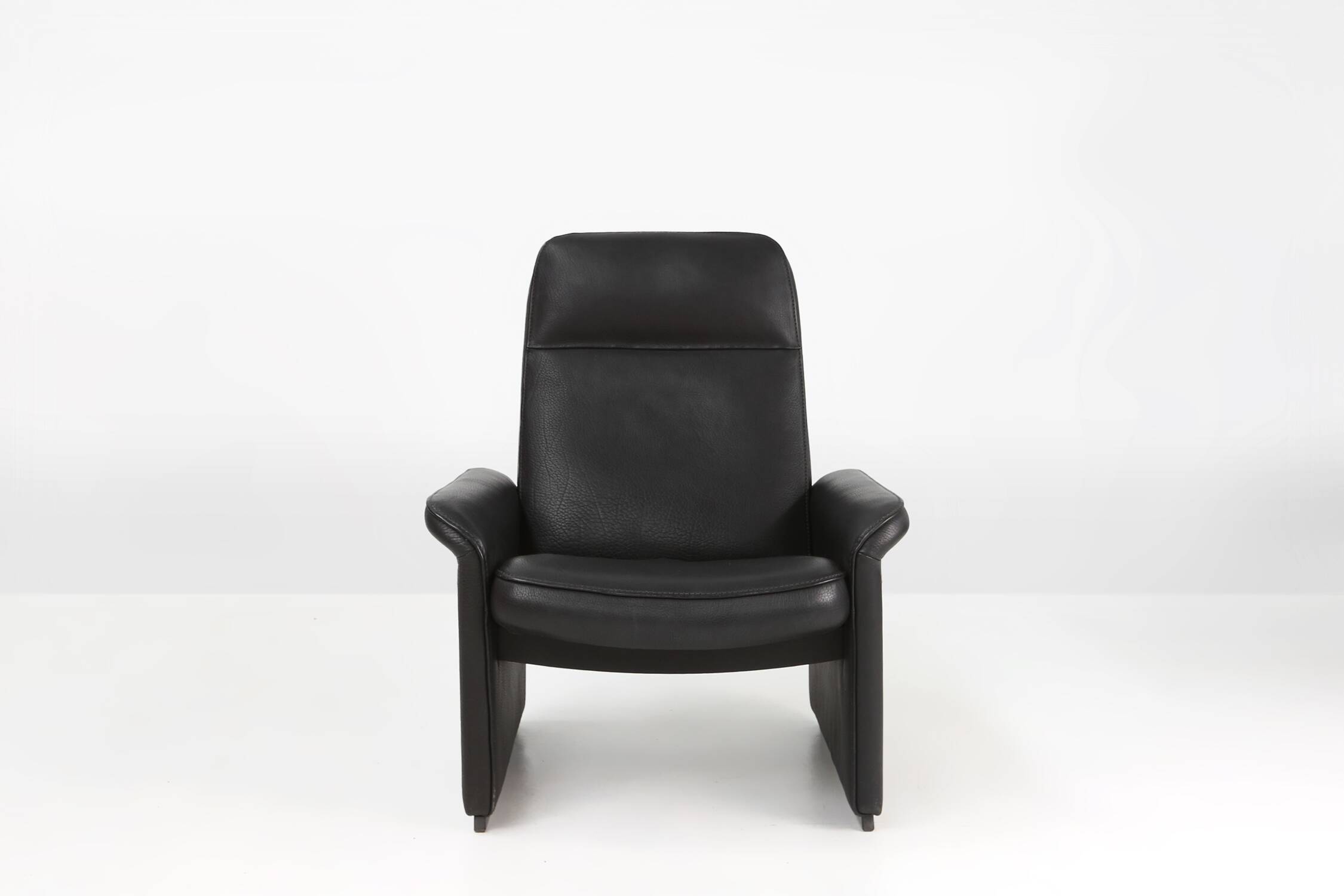 Exceptional De Sede DS50 lounge chair in black leather, Switzerland ca. 1980