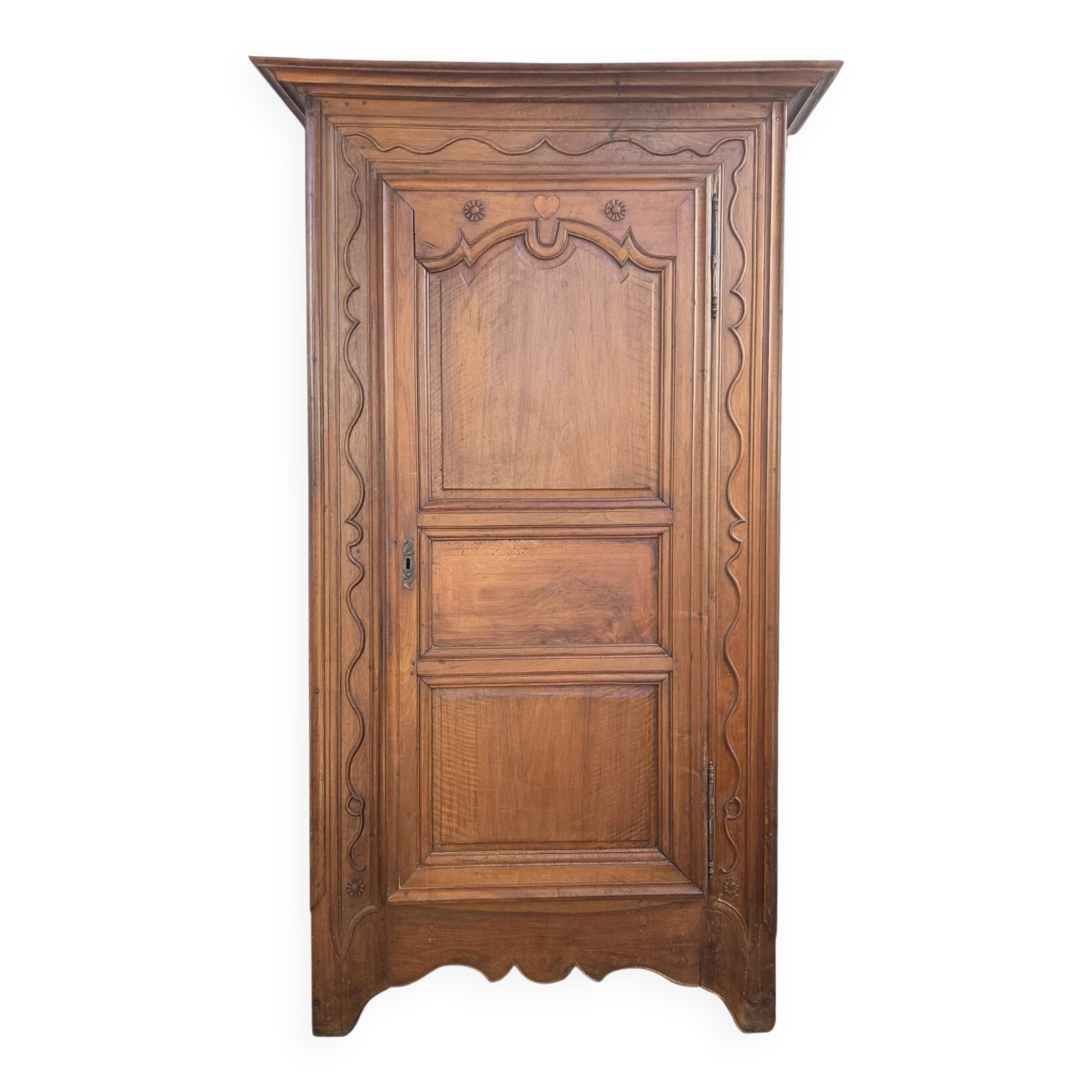 Louis XIV bonnetière in walnut, 18th century.