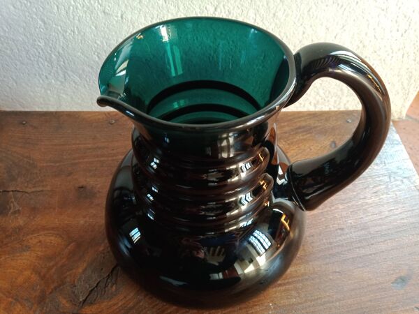 Broc ou Pichet vert profond au design moderne - verre épais