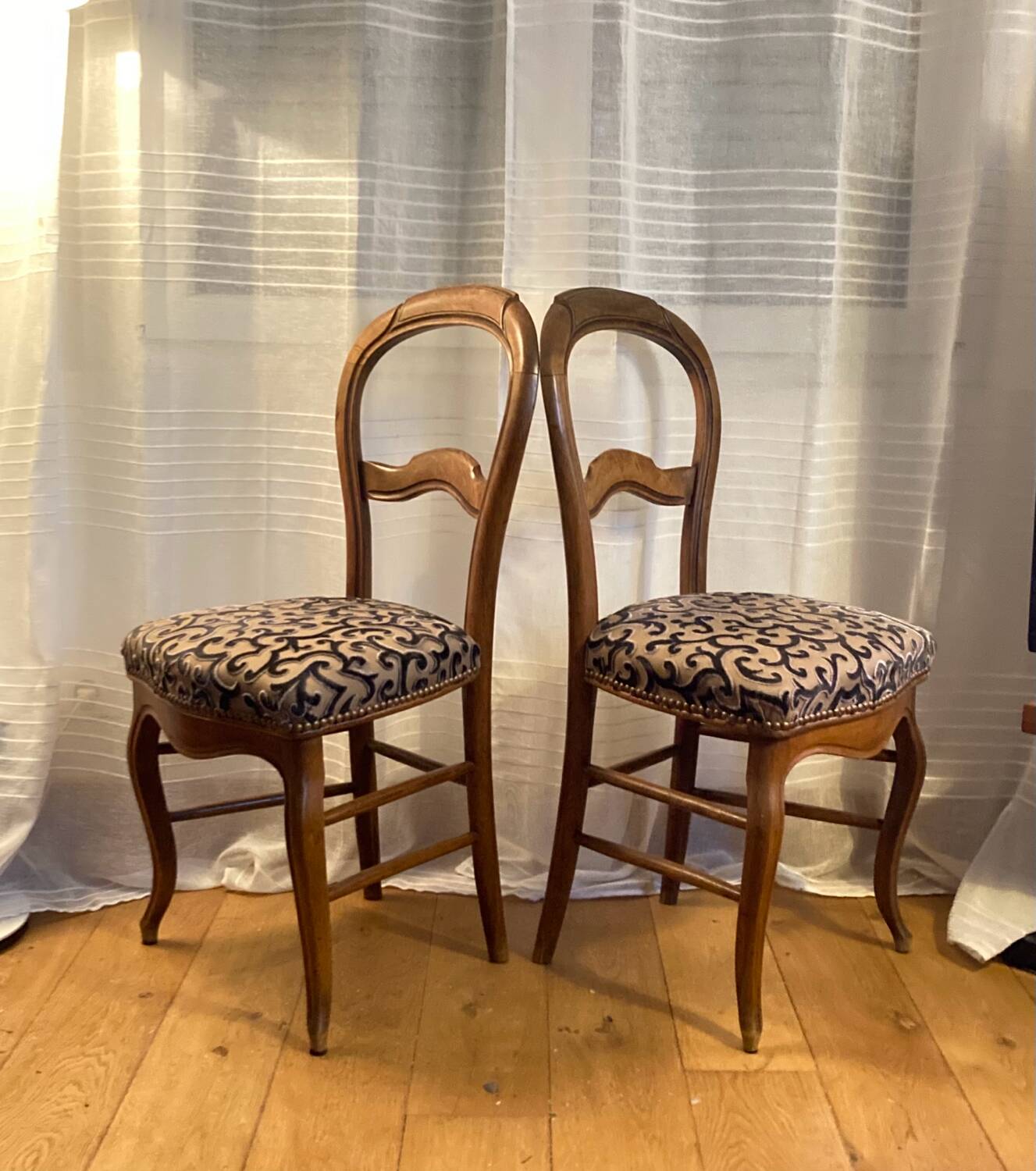 Chaises Louis Philippe en noyer époque XIXe, tapissées à neuf