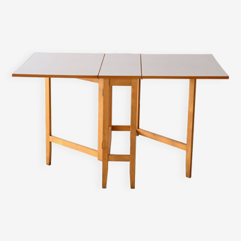 Retro extendable formica table