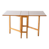 Retro extendable formica table