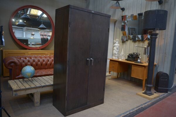 Armoire industrielle en métal à 2 portes 1960