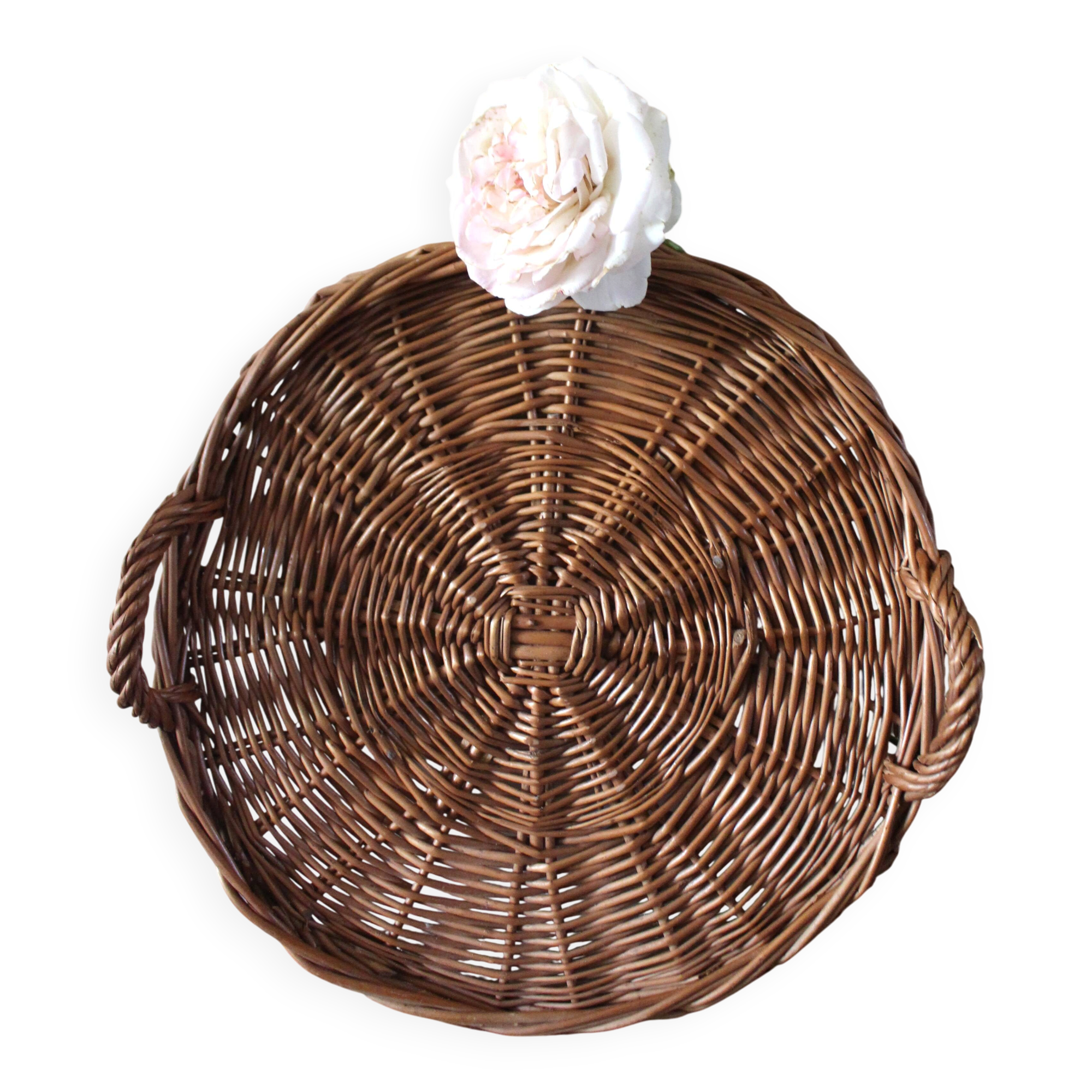 Medium round wicker plateau with two handles.