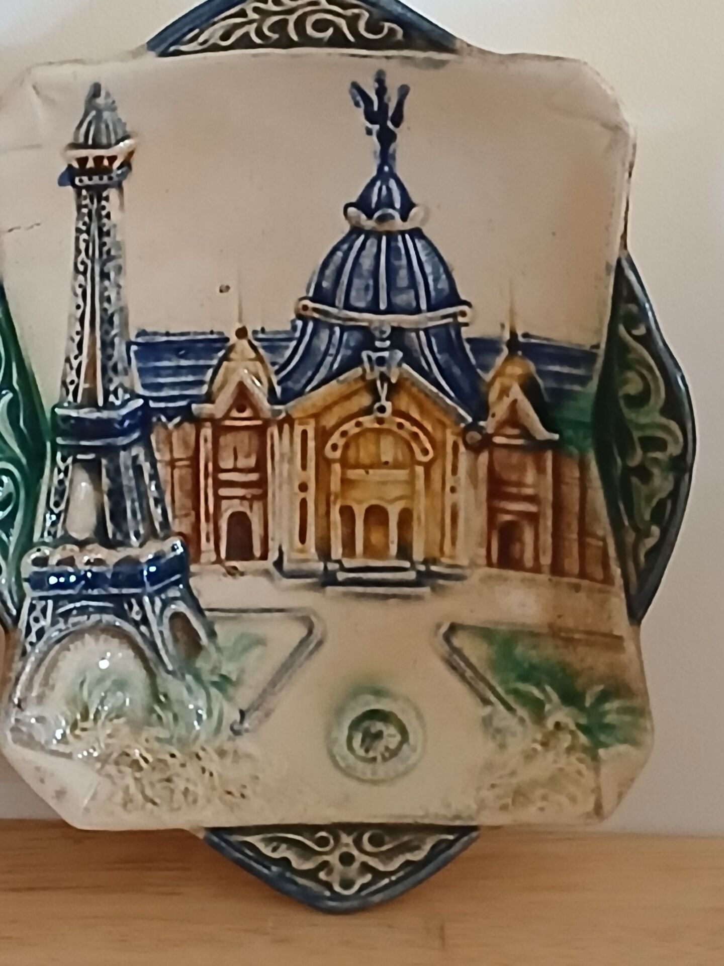 Plat en barbotine du XIXÈME Siècle
