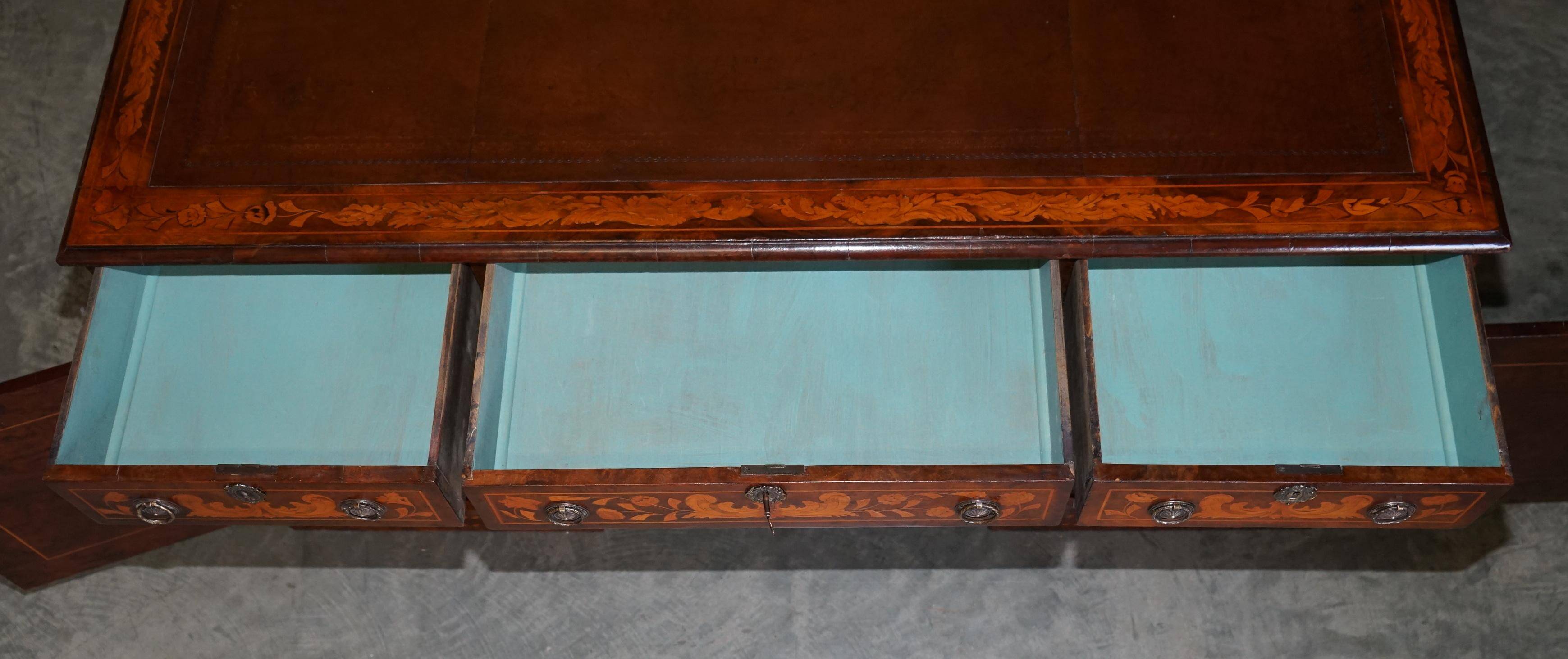 Bureau à caissons jumelés double face avec marqueterie hollandaise antique