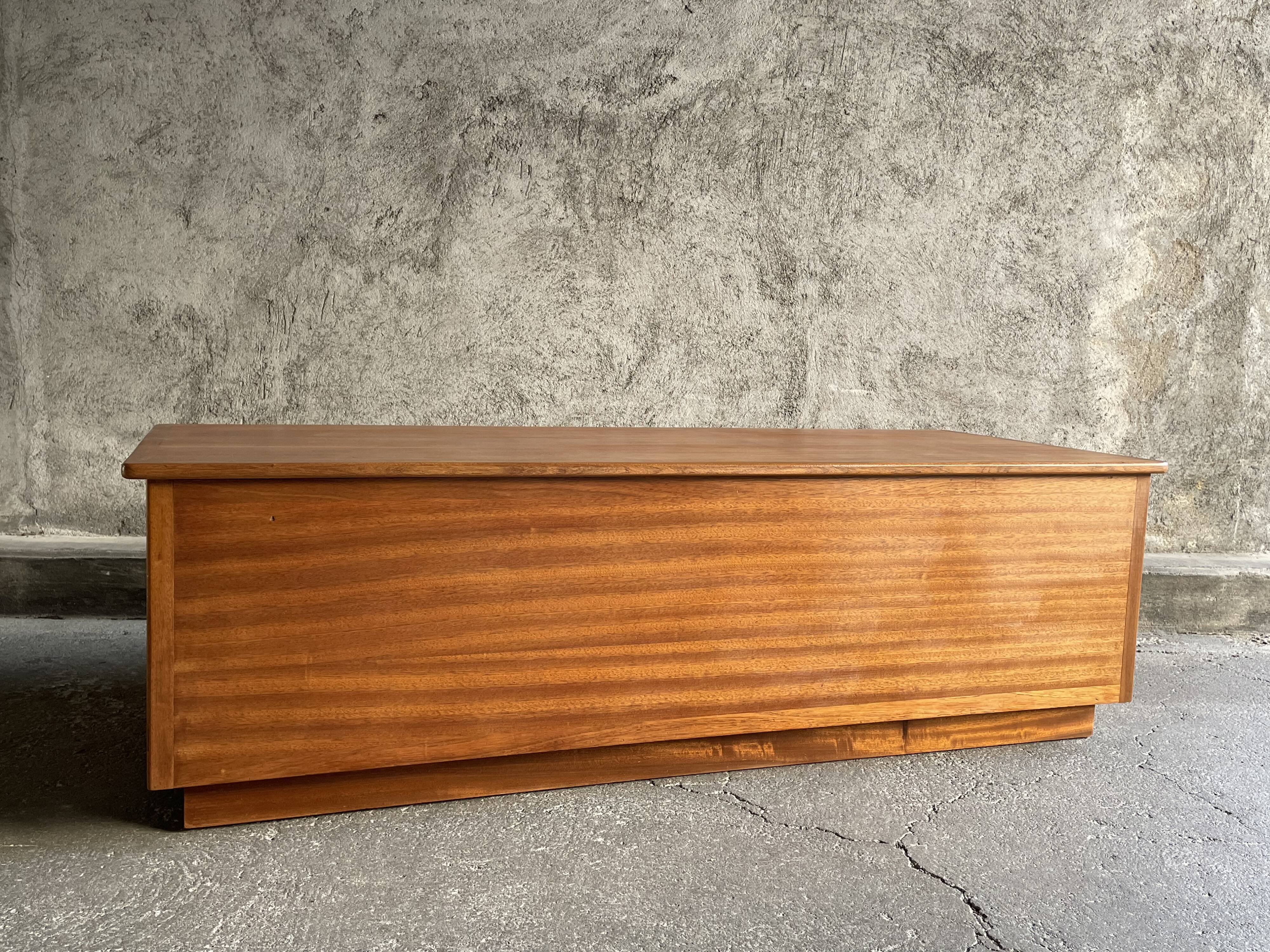 Coffre en bois exotique, 1960s