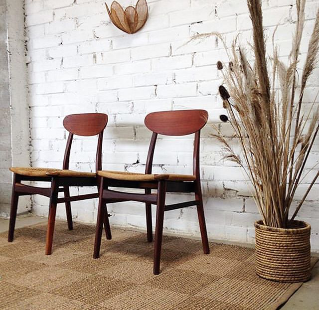 Pair of danish chairs in teak and braided rope