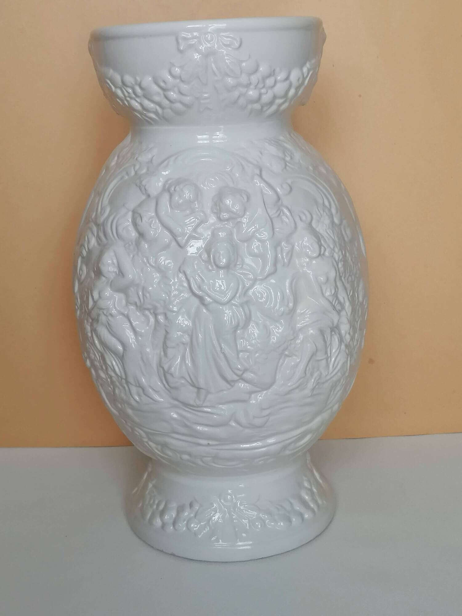 Vase barbotine signé V. Bassano