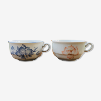 Duo de tasses anciennes en porcelaine