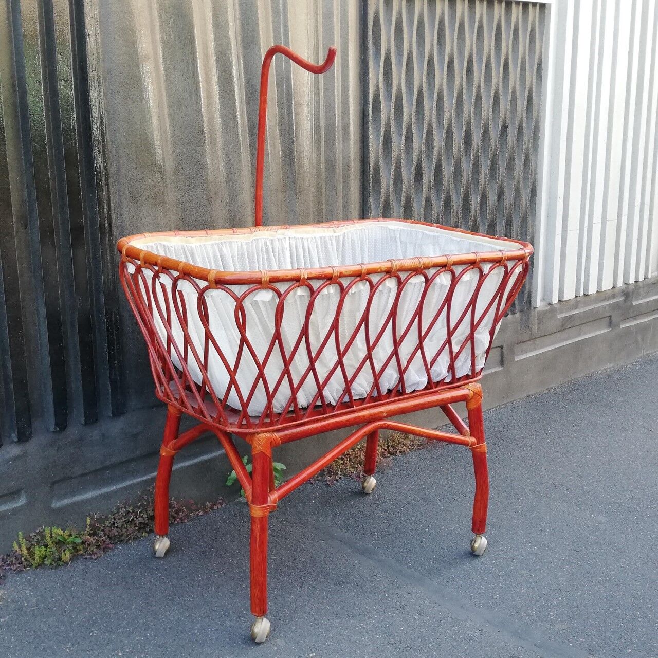 Rattan baby cot 70s