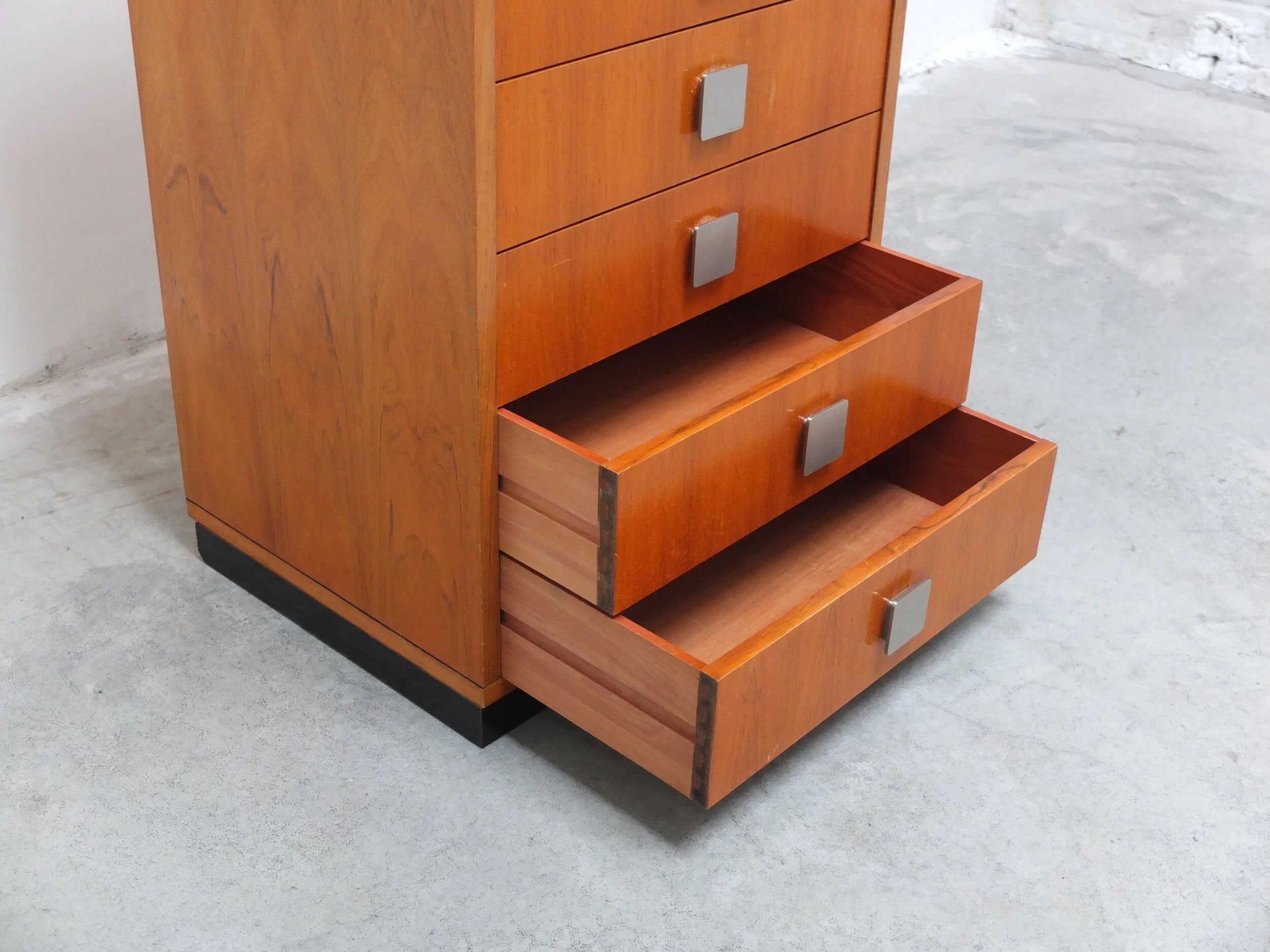 Commode haute par Alfred Hendrickx pour Belform, années 1960.