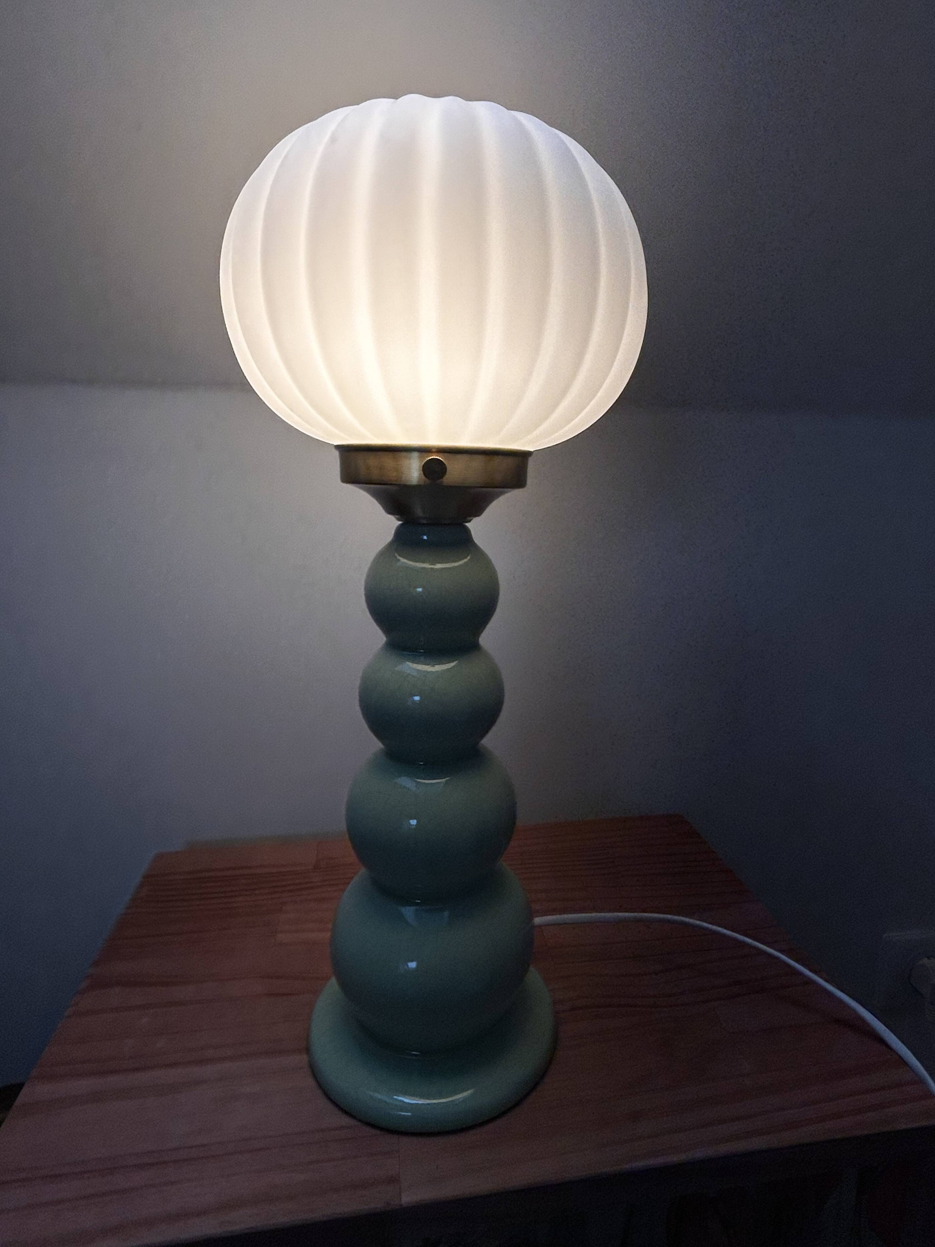 Lampe à poser vintage pastel globe plissé