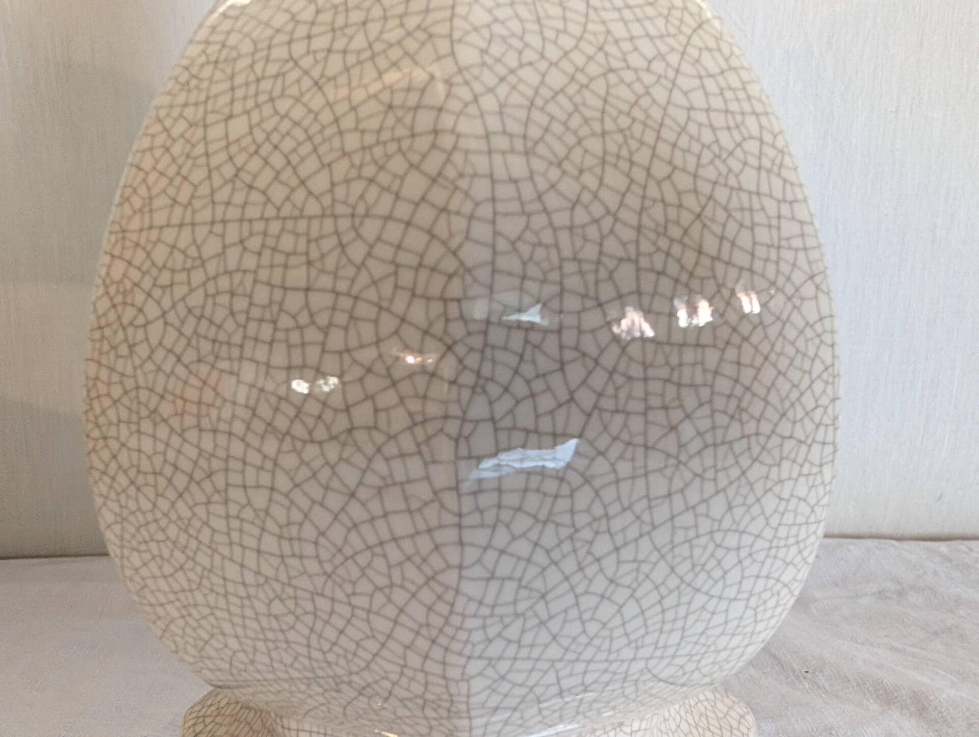 Cracked ceramic lamp base in Chinese style