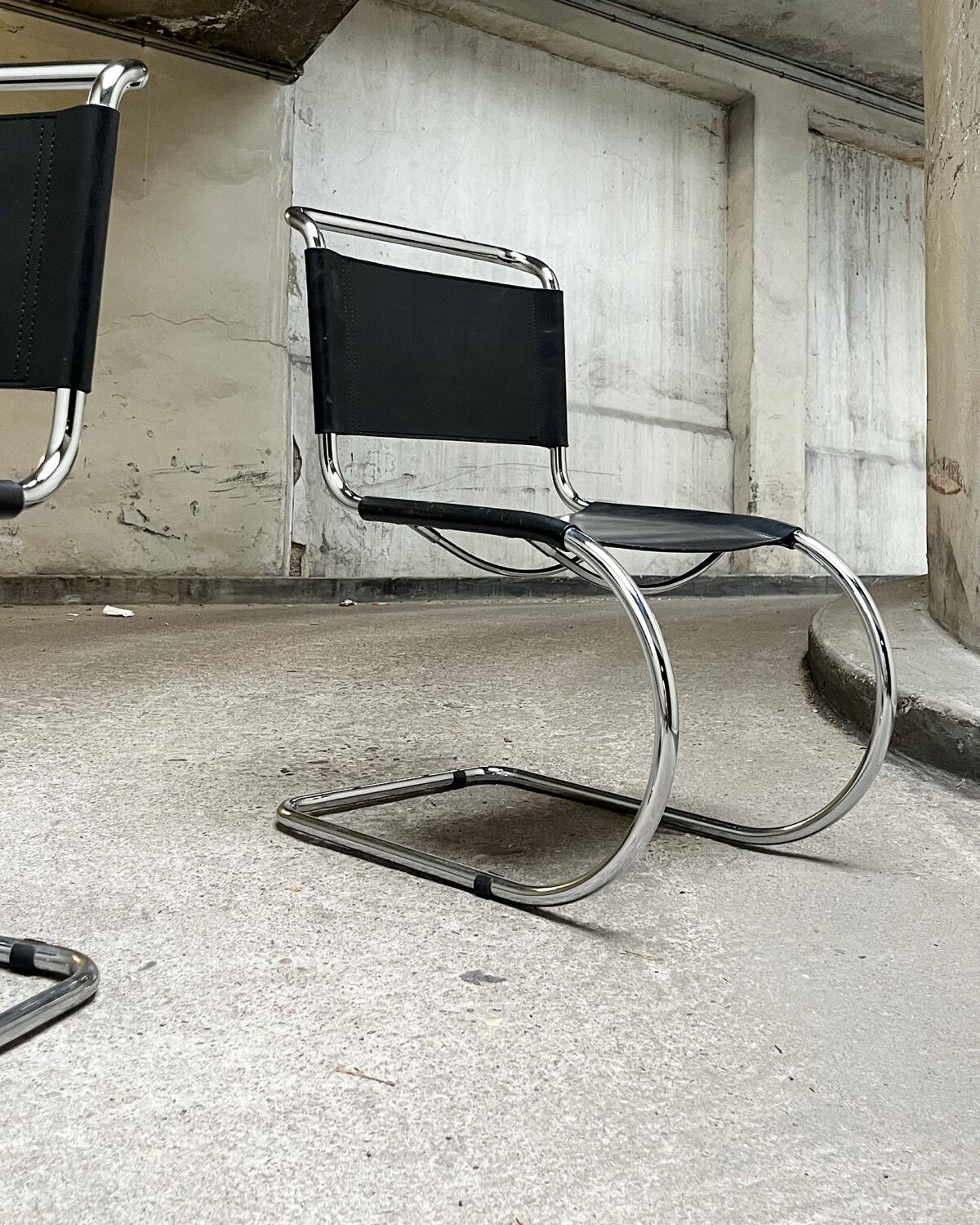 Pair of chair MR10 Mies van der rohe