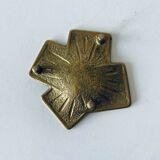 Empty pocket square of aces in brass