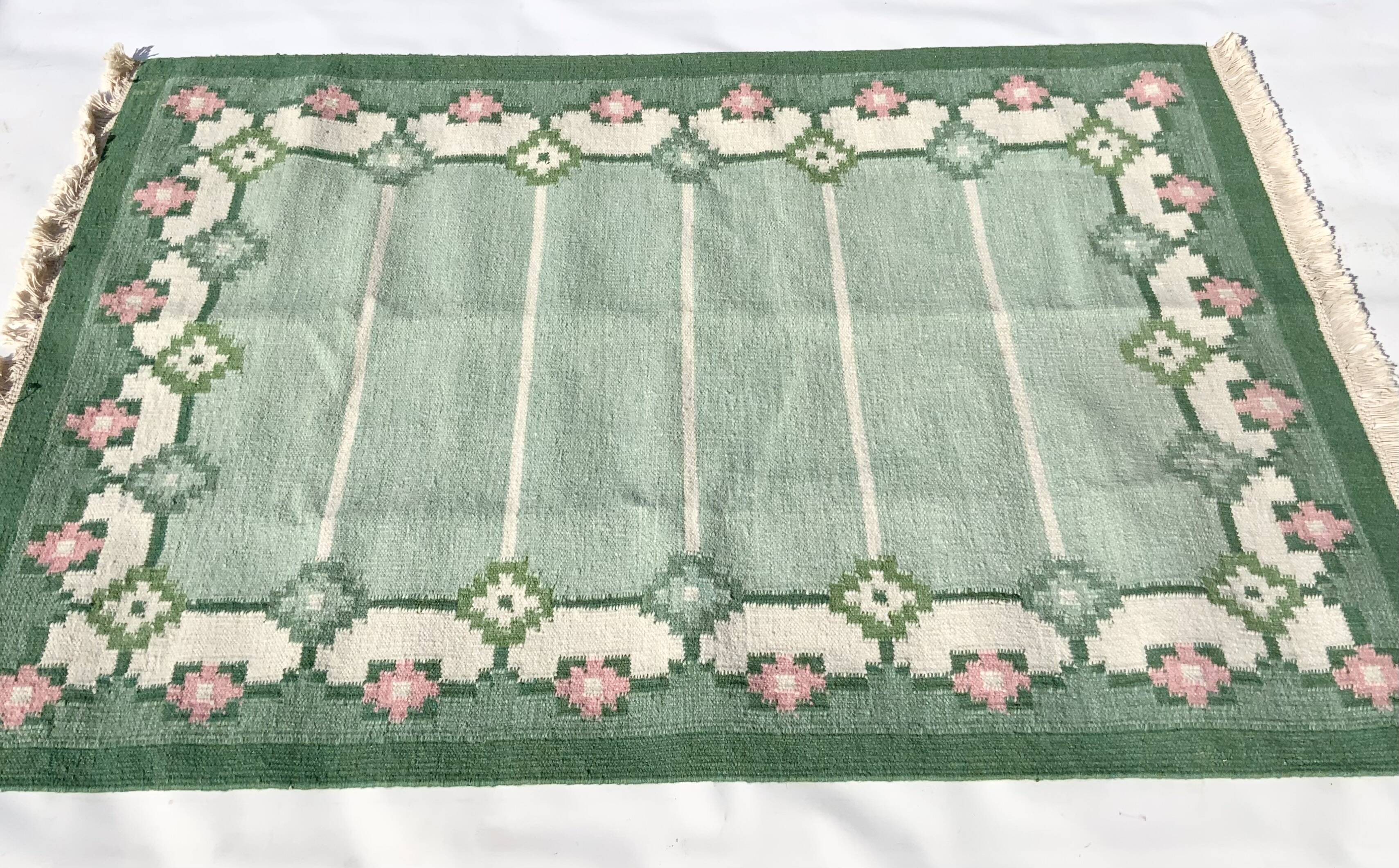 Swedish Green Wool Rug Flat-Weave Kilim Rölakan Rug Signed “M” 1960s
