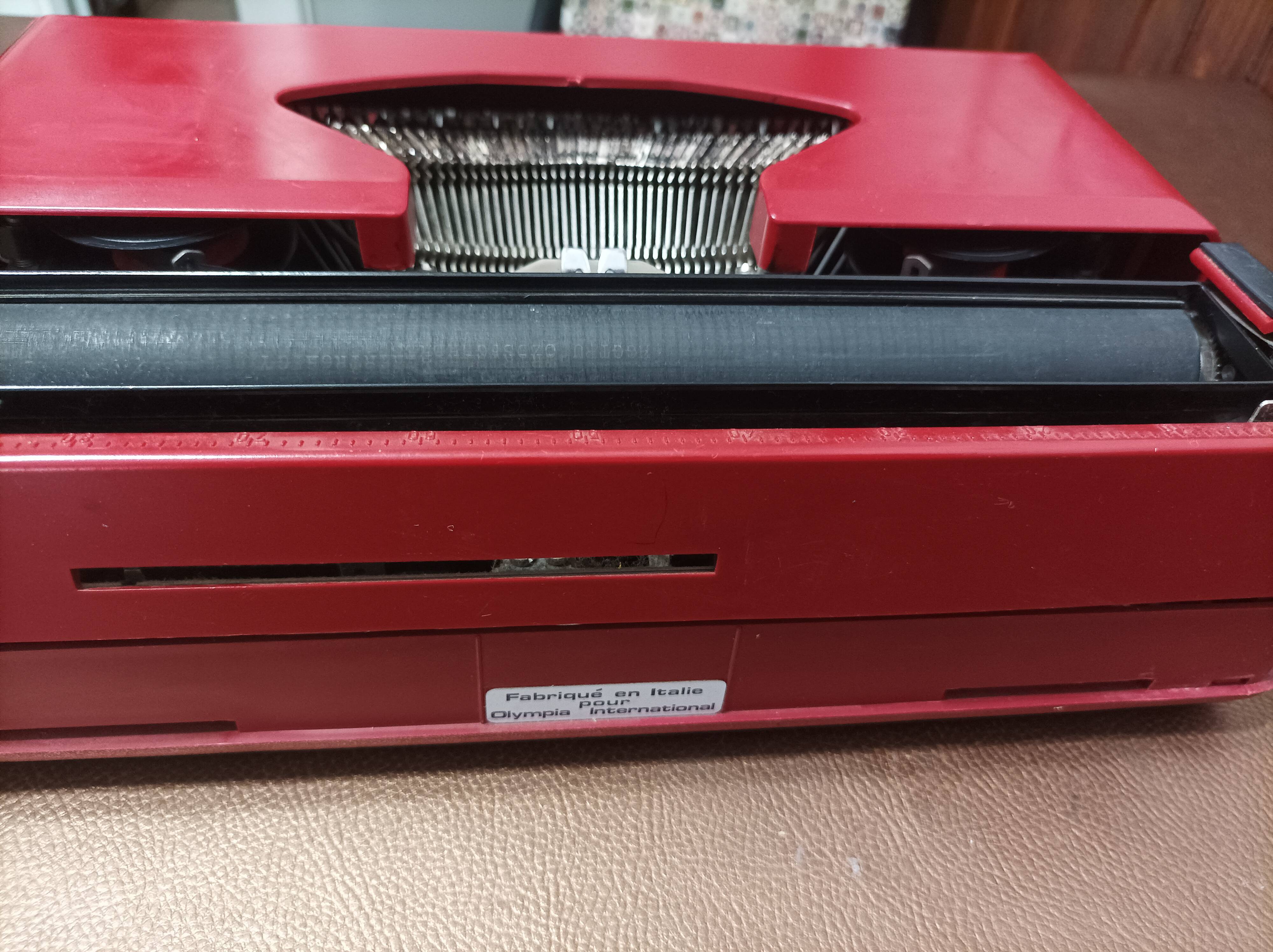 Typist S typewriter Olympia 70s