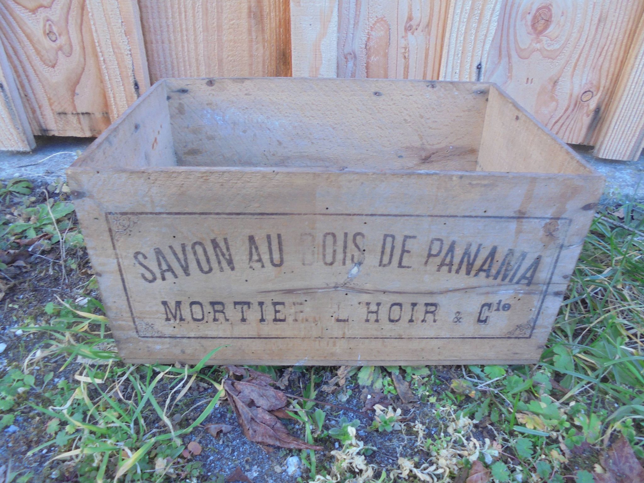 Caisse en bois savon au bois de panama mortier l'hoir