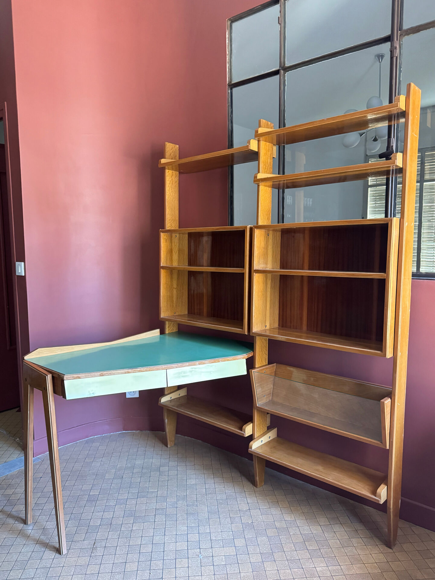Bibliothèque avec bureau