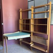 Bibliothèque avec bureau