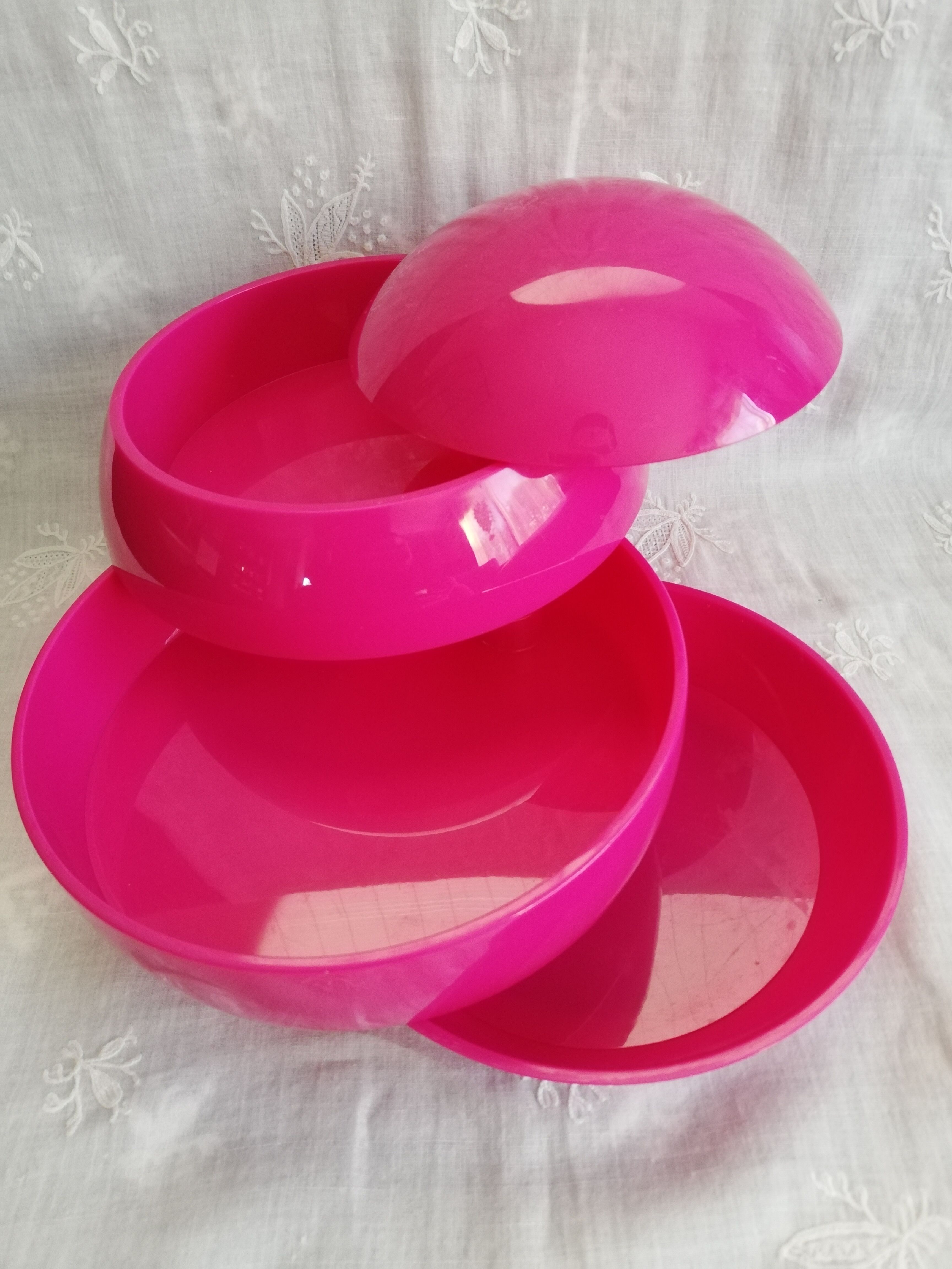 Aperitif servant, sewing, desk