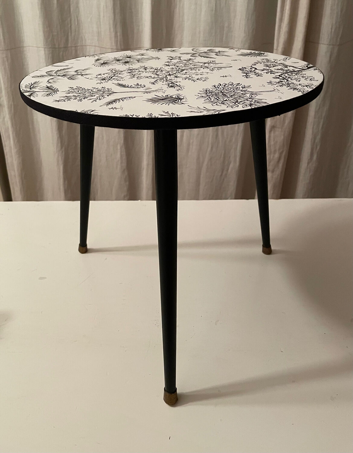 Petite table tripode guéridon