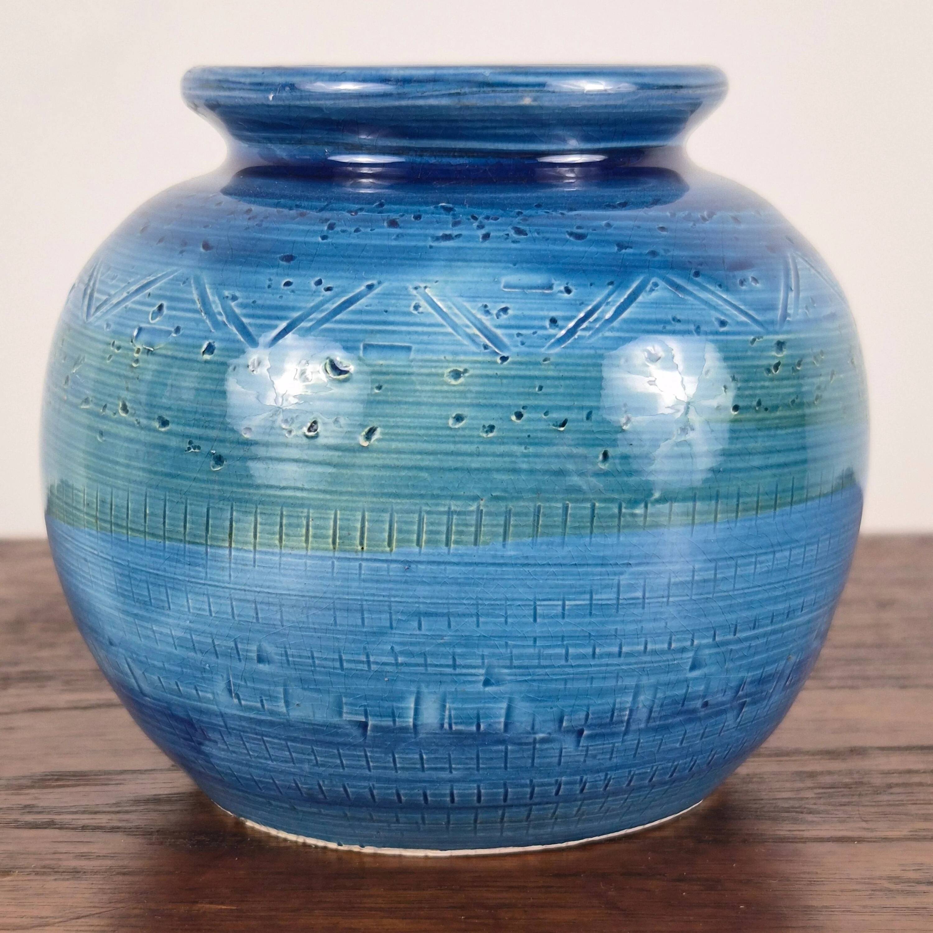 Glazed terracotta vase Rimini Blue by Aldo Londi for Bitossi, Italy, 1960.