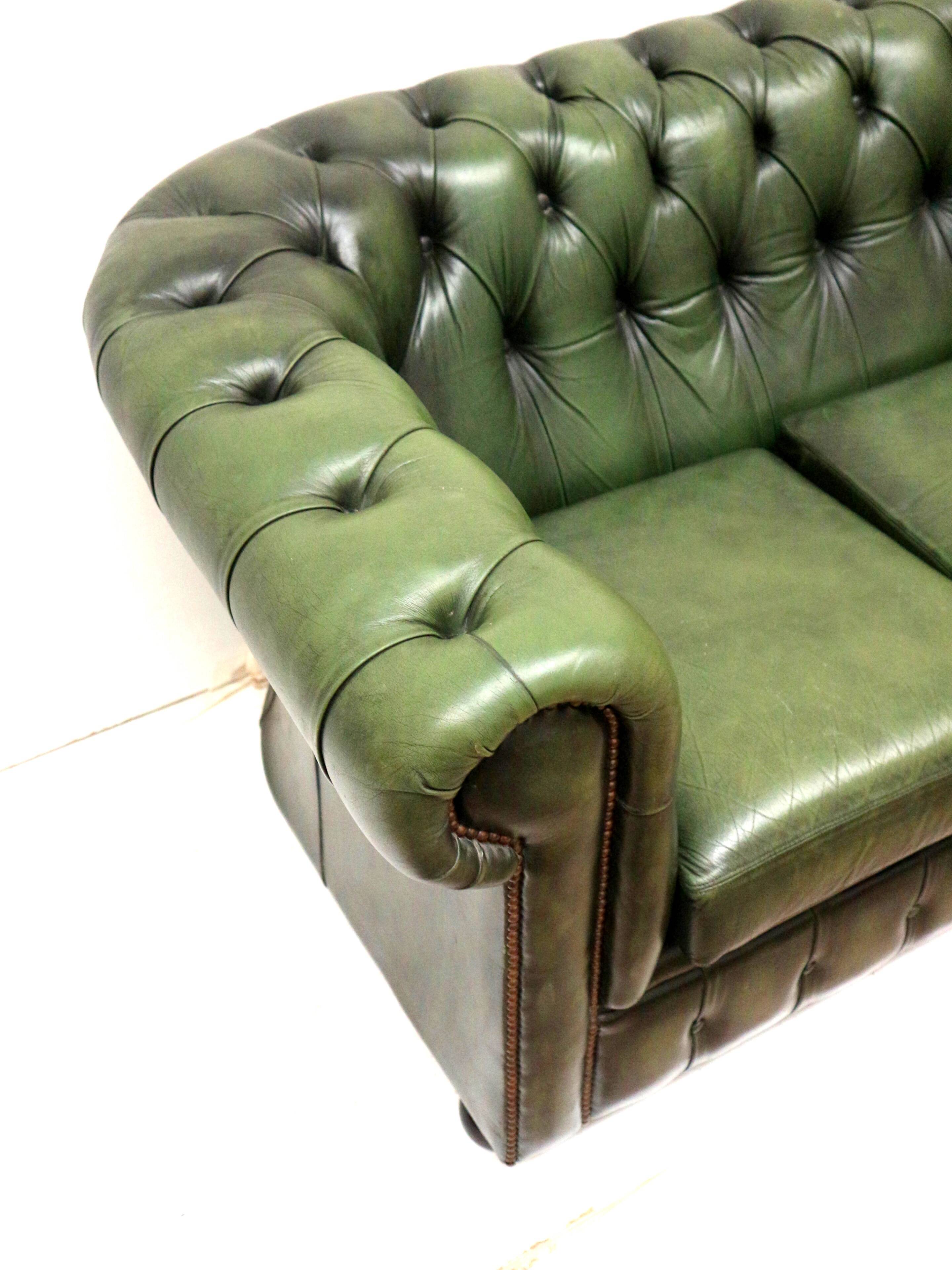 Green vintage leather 3-seater Chesterfield sofa