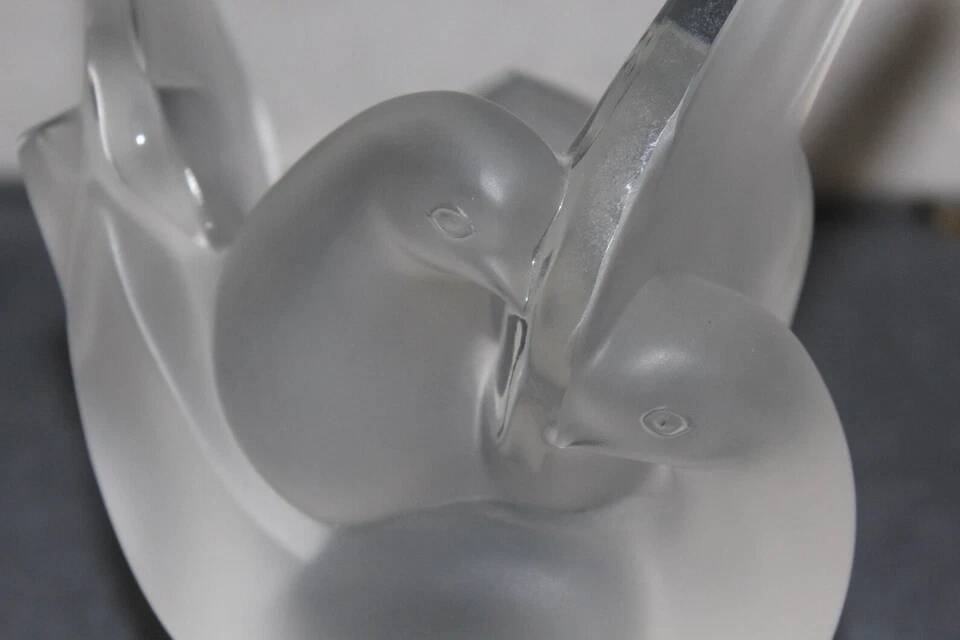 "Sylvie" crystal dove flower vase circa 1970 Lalique France