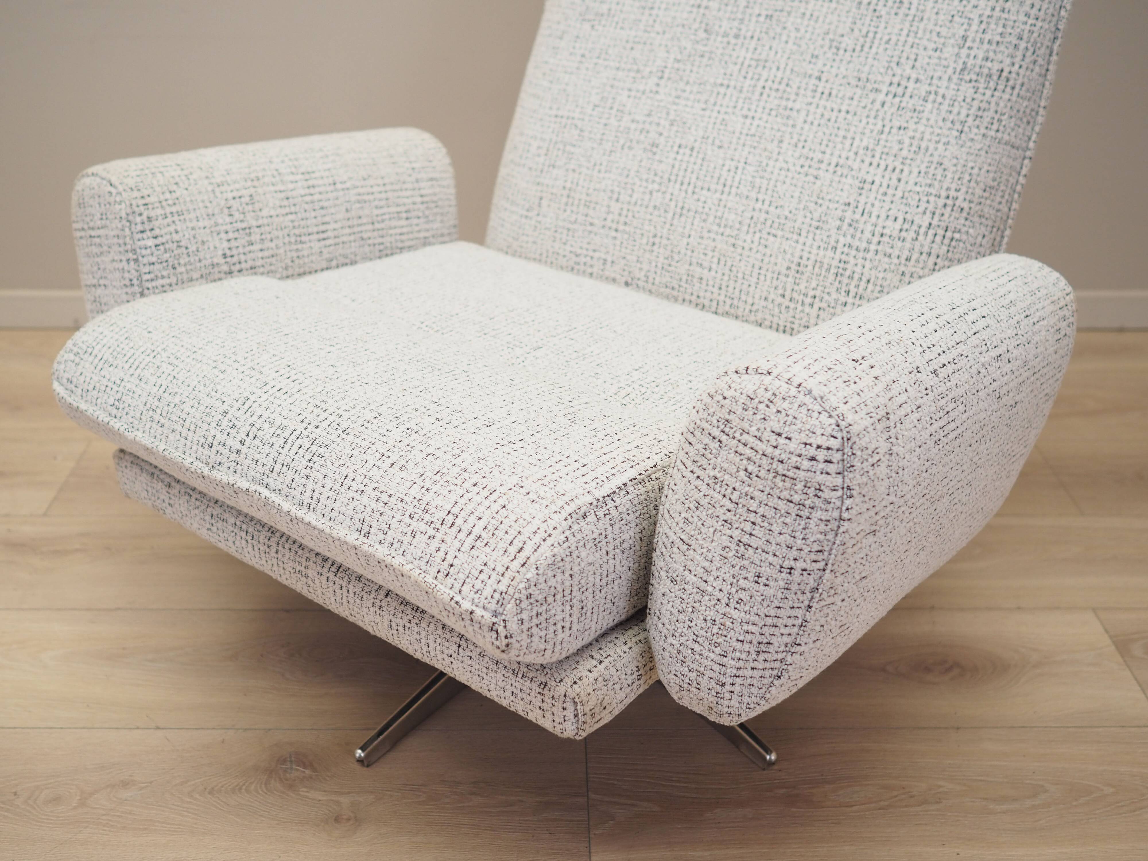 Swivel chair, Italian design, 1970s, produced in Italy