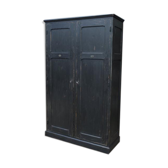 1920 fir two-door cabinet